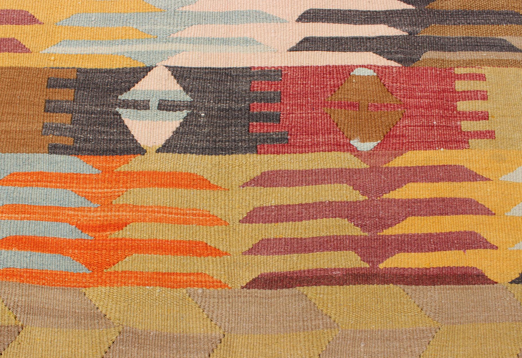 Kilim turc vintage coloré avec motif de cordes sur toute la surface et formes géométriques en vente 3