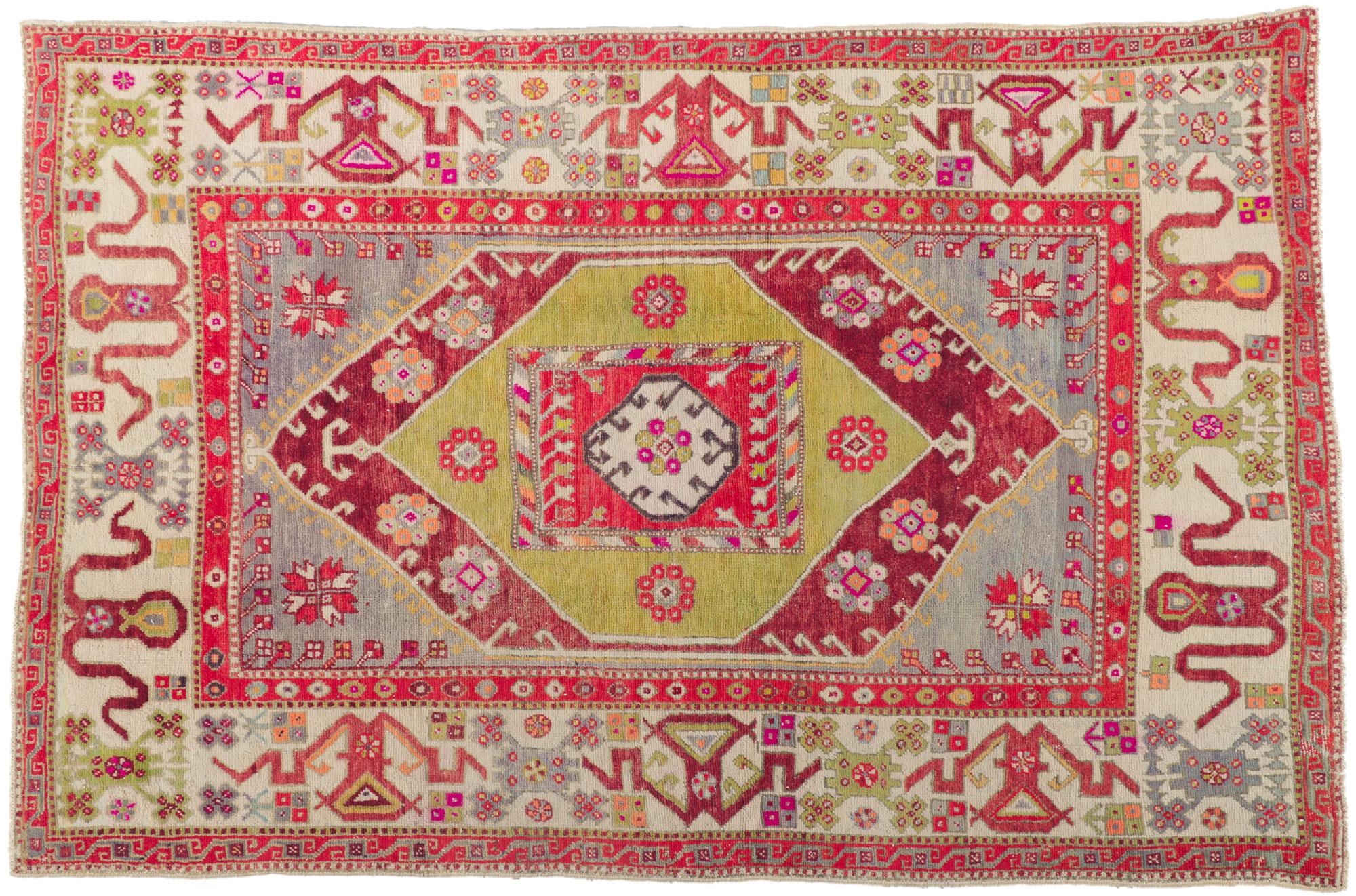 Tapis turc coloré vintage d'Oushak en vente 3