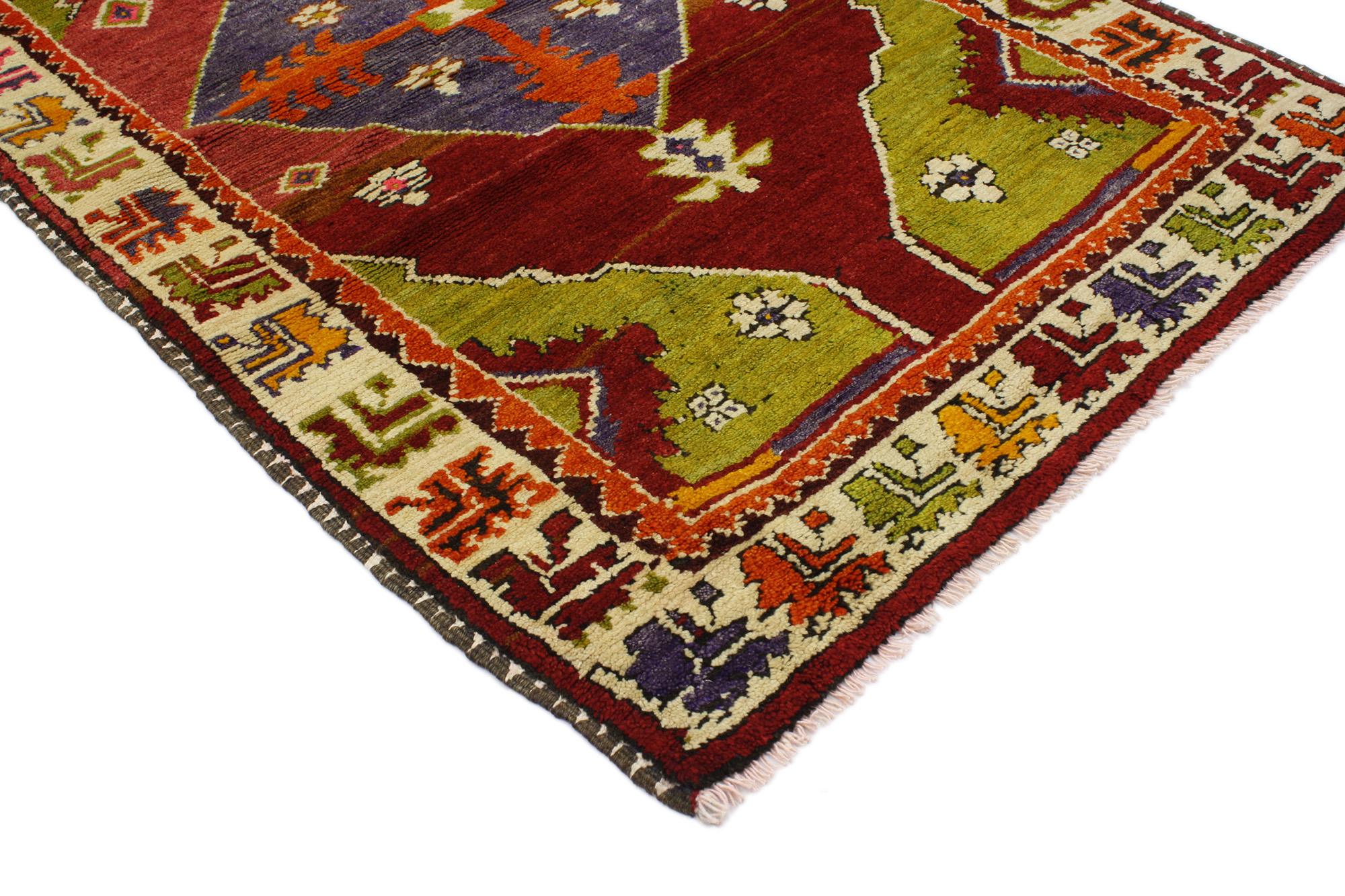 51756 Vintage Turkish Oushak Rug, 02’10 x 04’06. Elevate the ambiance of your home with a touch of fashion-forward energy embodied by this exquisite hand-knotted wool vintage Turkish Oushak rug. From its striking violet-blue center medallion