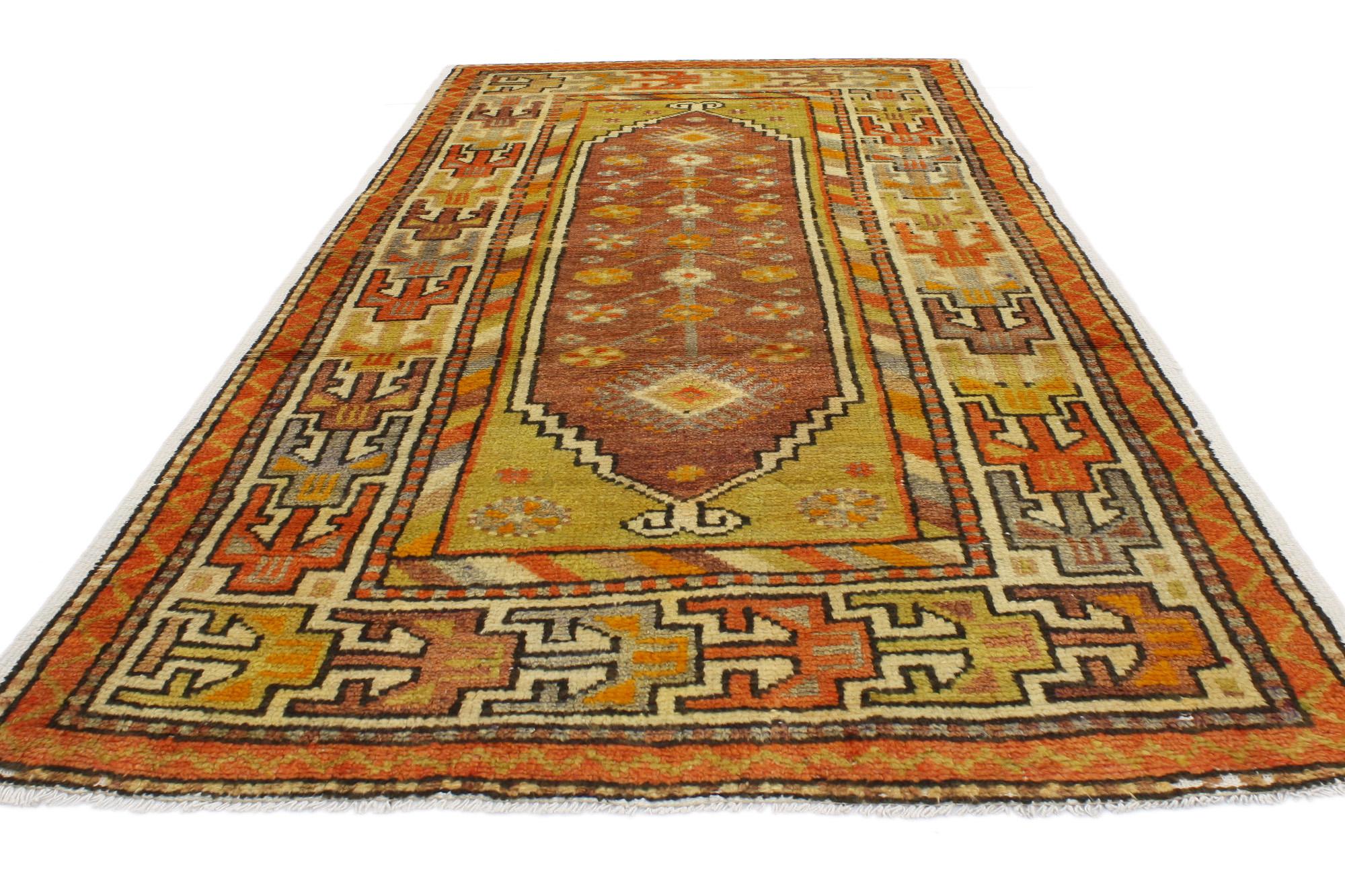 Bunter türkischer Oushak-Teppich im Vintage-Stil (Türkisch) im Angebot