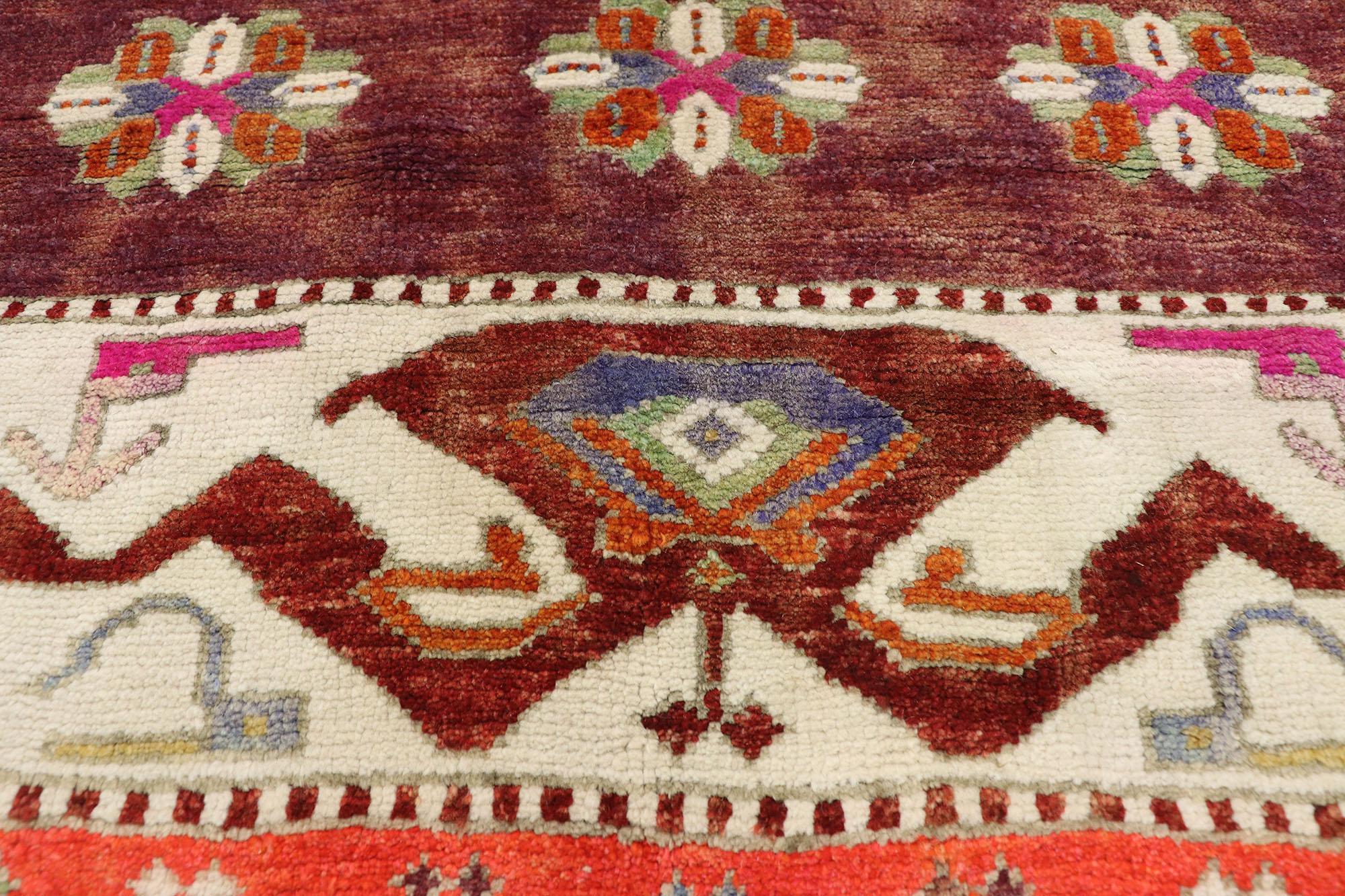 Bunter türkischer Oushak-Teppich im Vintage-Stil (Handgeknüpft) im Angebot