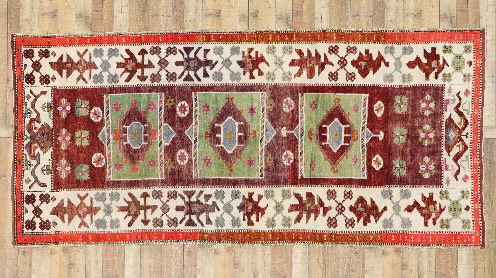 Bunter türkischer Oushak-Teppich im Vintage-Stil im Angebot 1