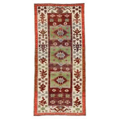 Tapis turc coloré vintage d'Oushak