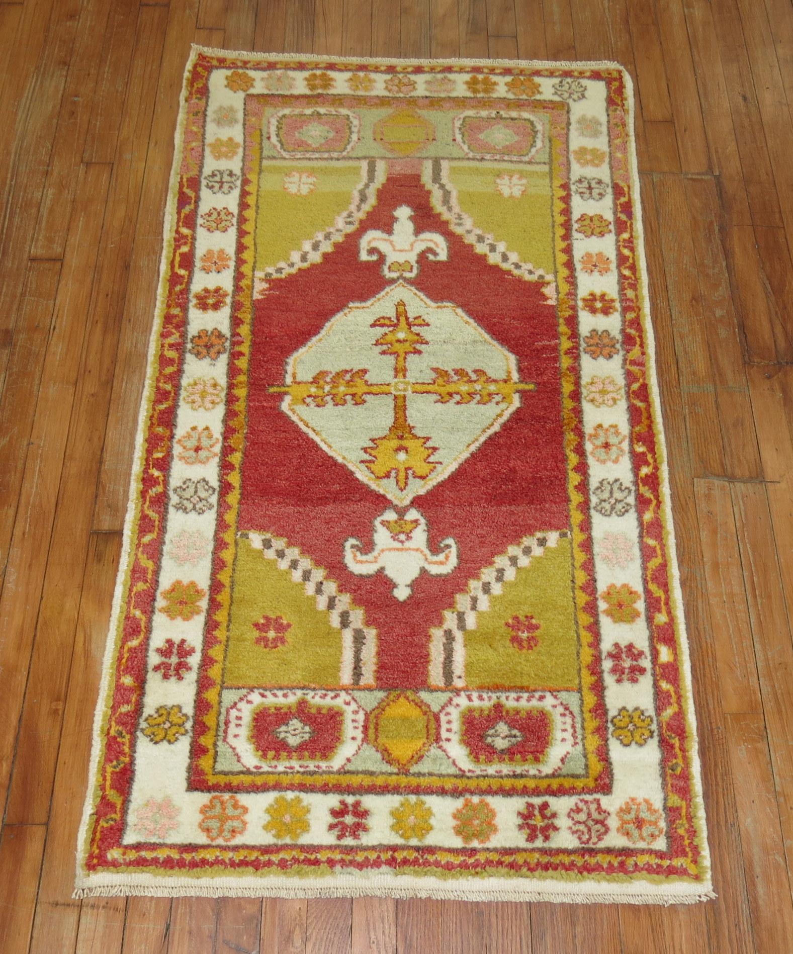 Colorful Vintage Turkish Oushak Throw Rug In Good Condition For Sale In New York, NY