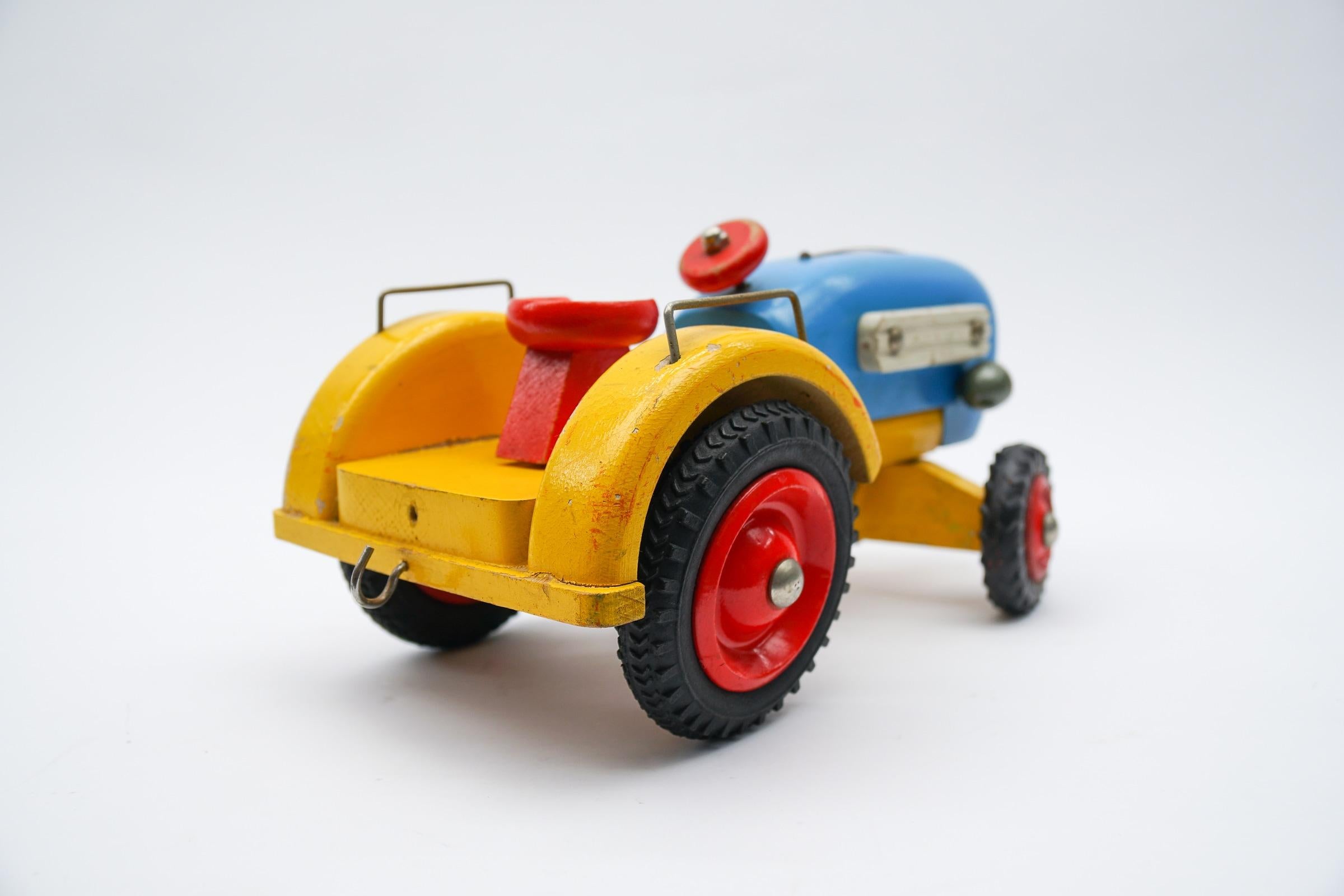 Colorful Waldorf School Tractor with Movable Front Axle, 1950s Germany For Sale 3