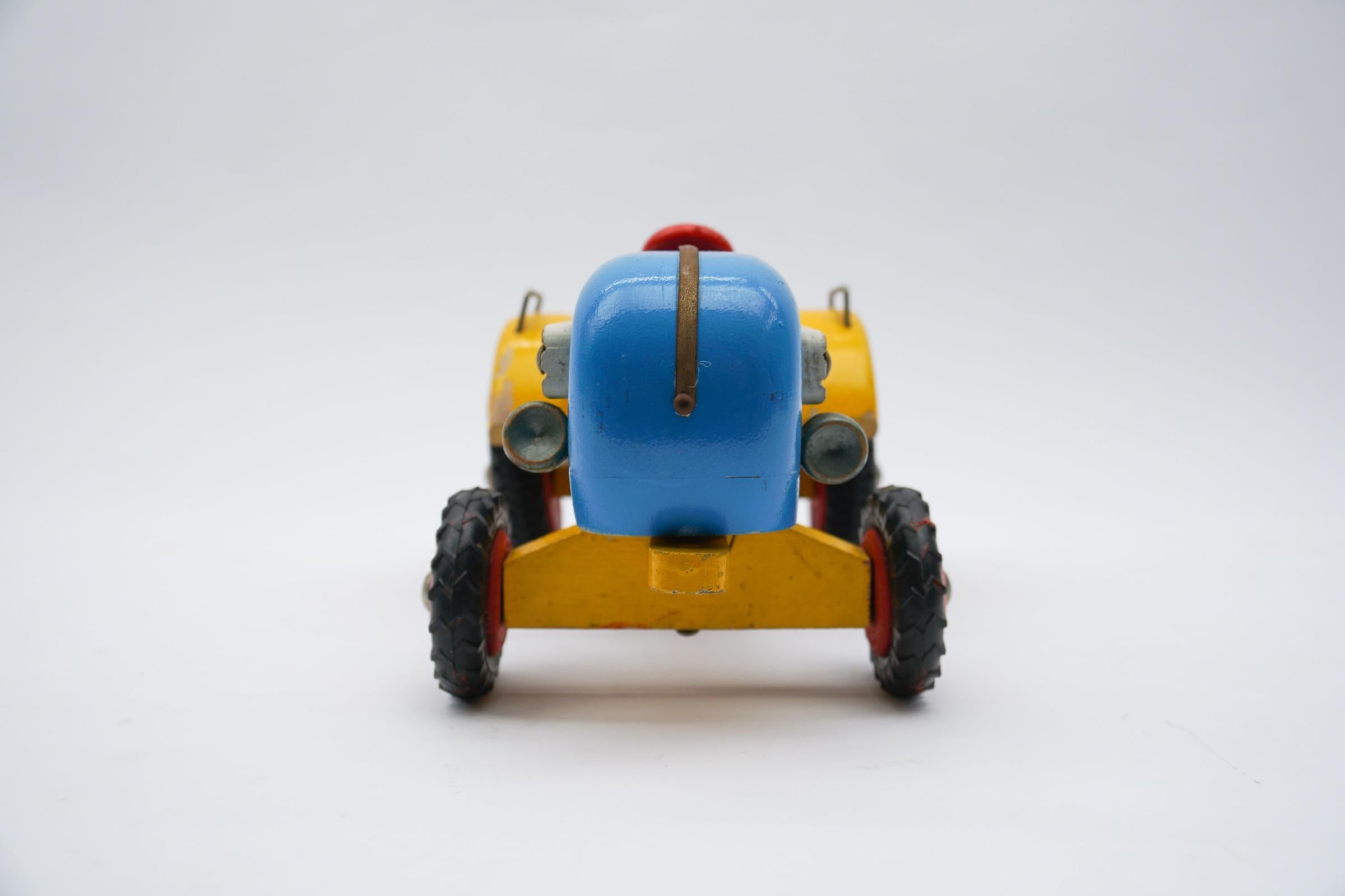 Colorful Waldorf School Tractor with Movable Front Axle, 1950s Germany For Sale 2