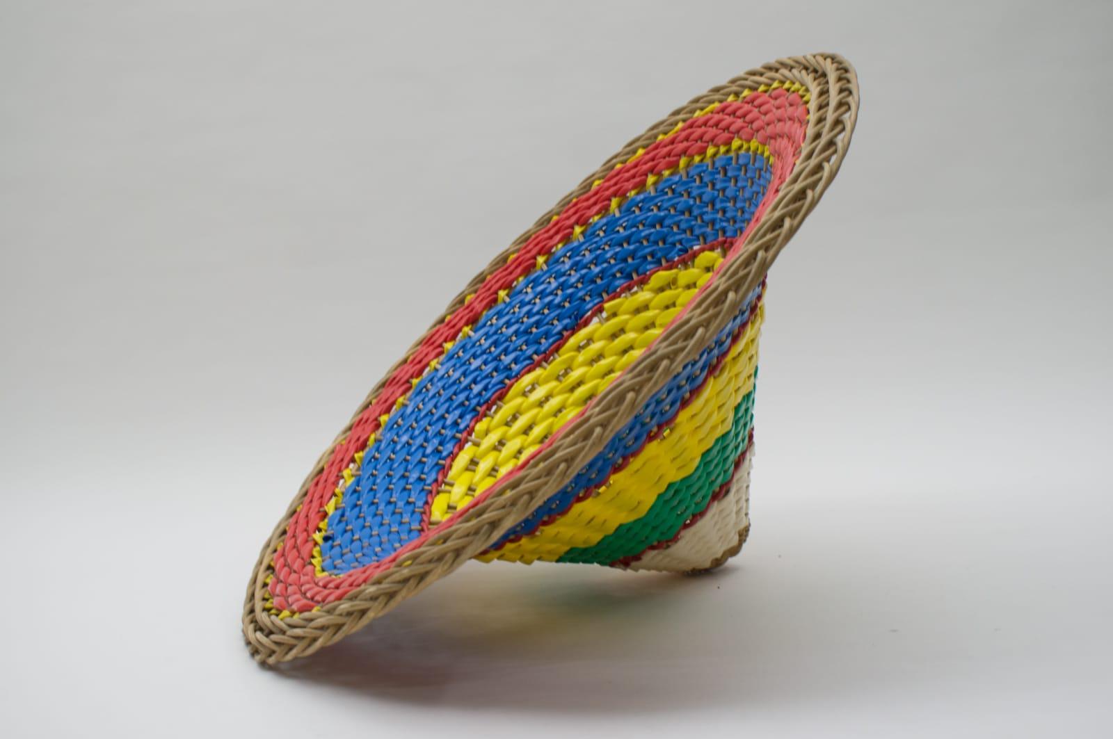 Italian Colorful Wickerwork Midcentury Tripod Presentation Basket, 1950s For Sale