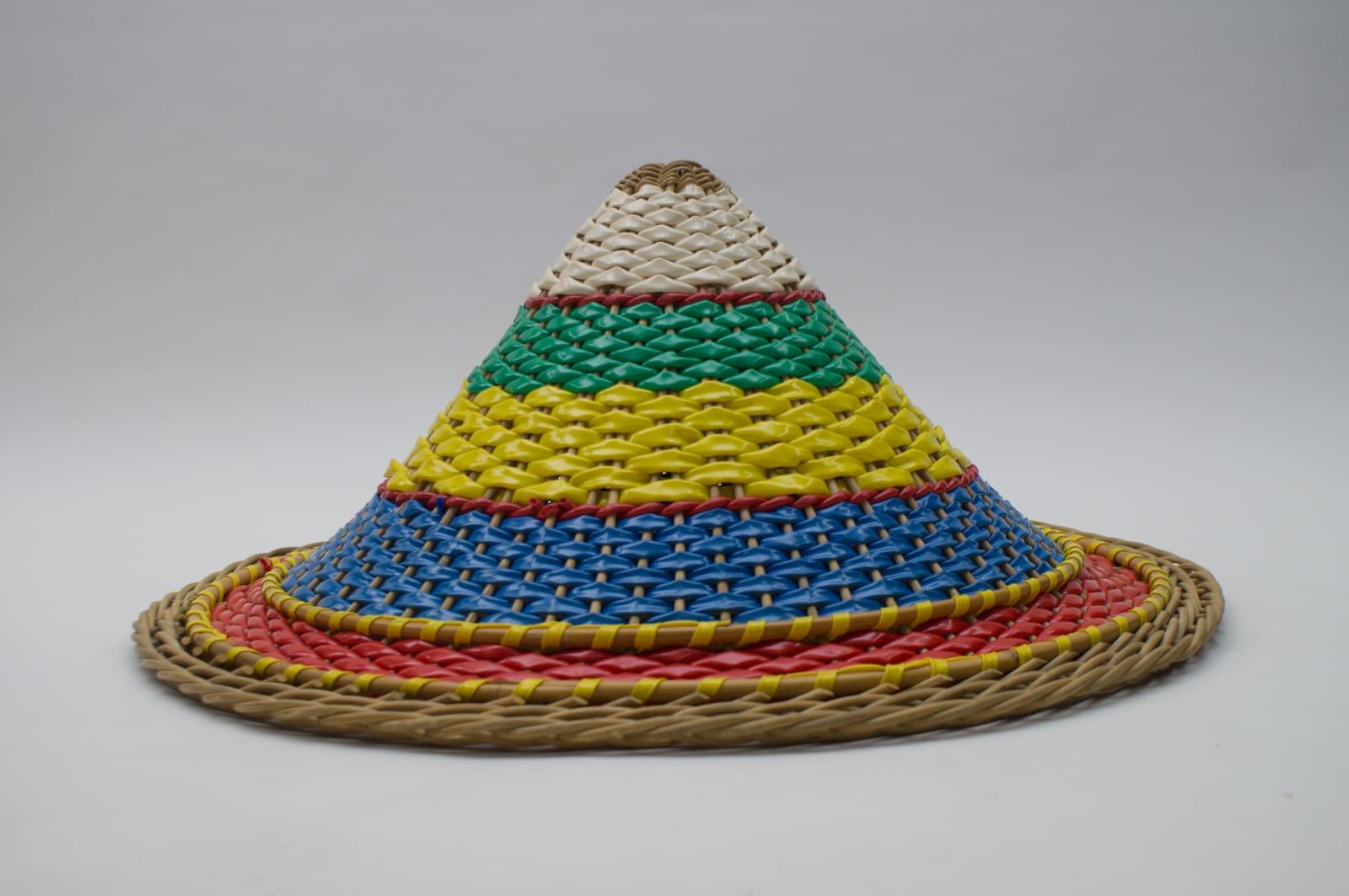 Colorful Wickerwork Midcentury Tripod Presentation Basket, 1950s For Sale 1