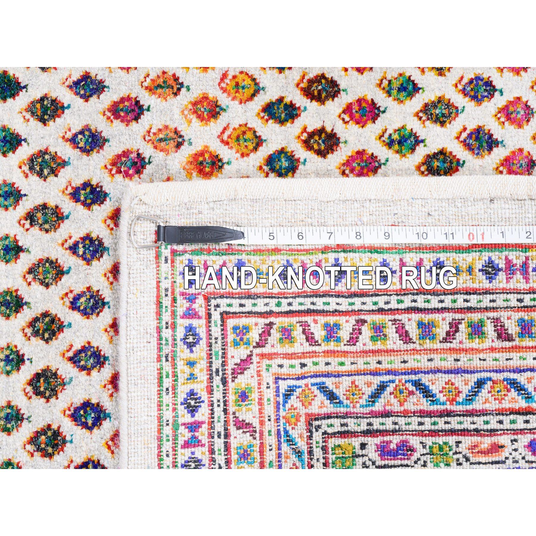 Tappeto colorato in lana e seta Sari Sarouk Mir ispirato al design Boteh annodato a mano in vendita 4