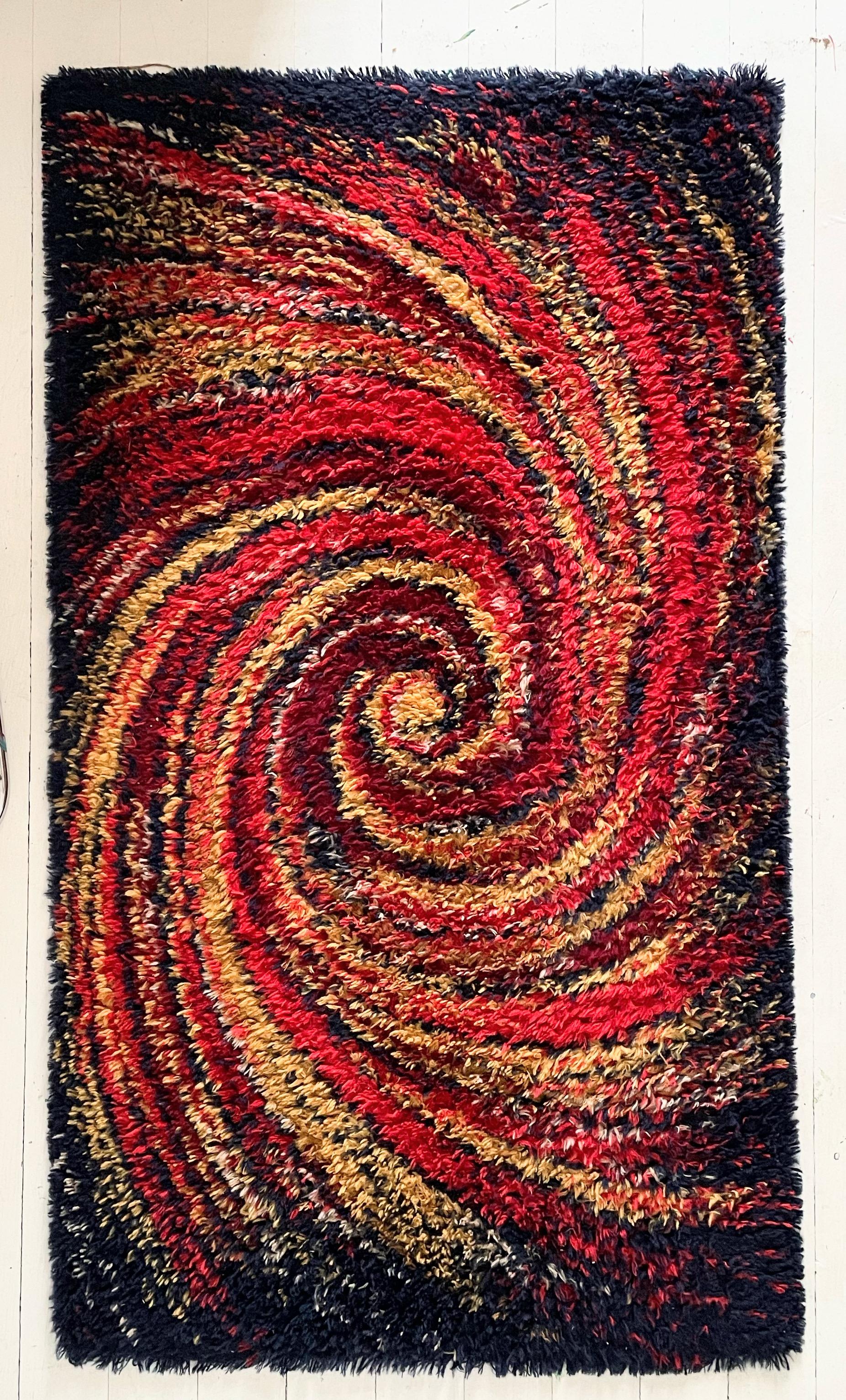 Stunning Space Age rug made by the German company Salewa in the 1970s This High quality woven rug made of virgin wool.