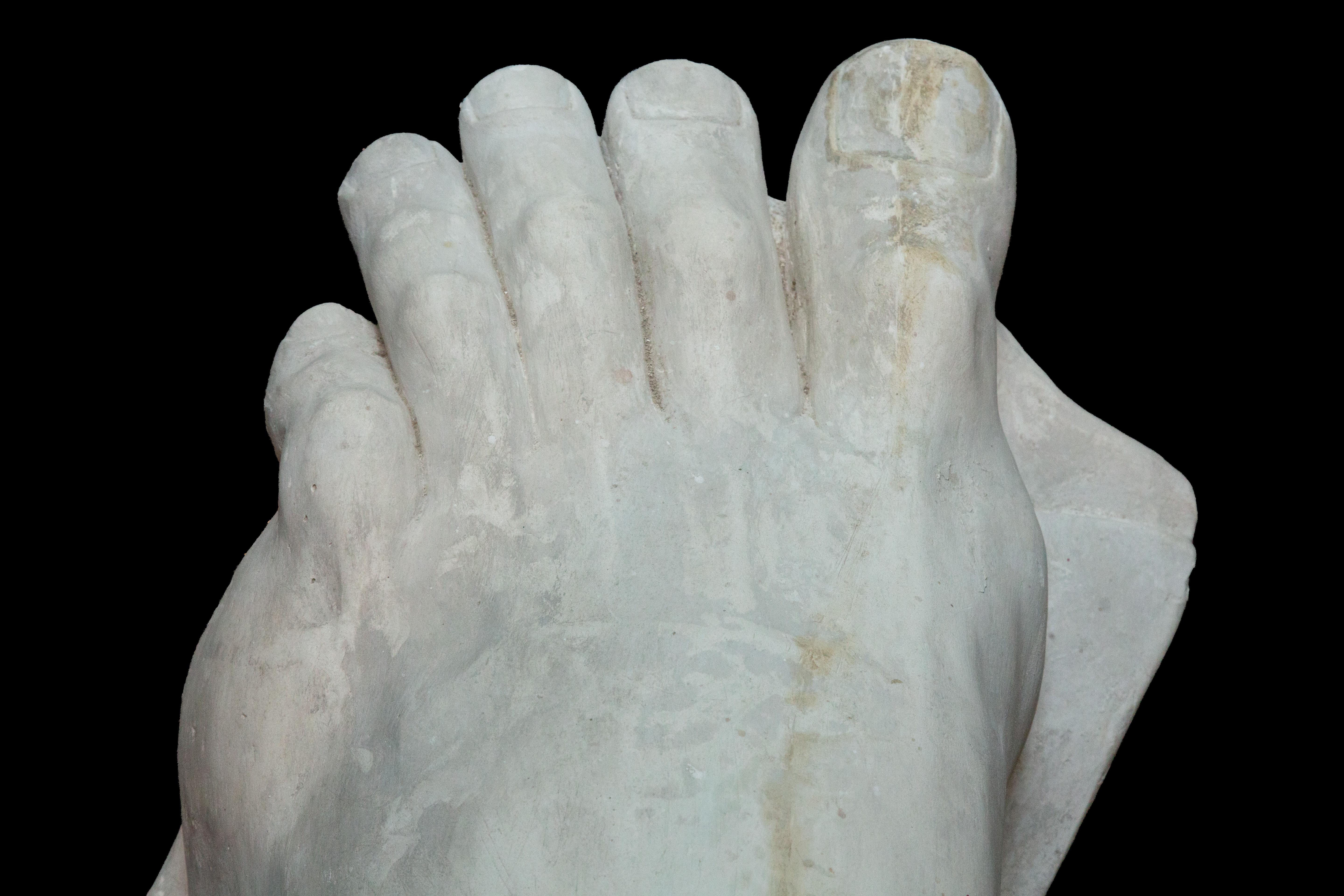 Rinascimento Colossale scultura classica di piedi in gesso del XIX secolo, 28 pollici in vendita