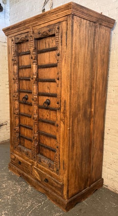 Colossale armadio antico fatto a mano in Indonesia