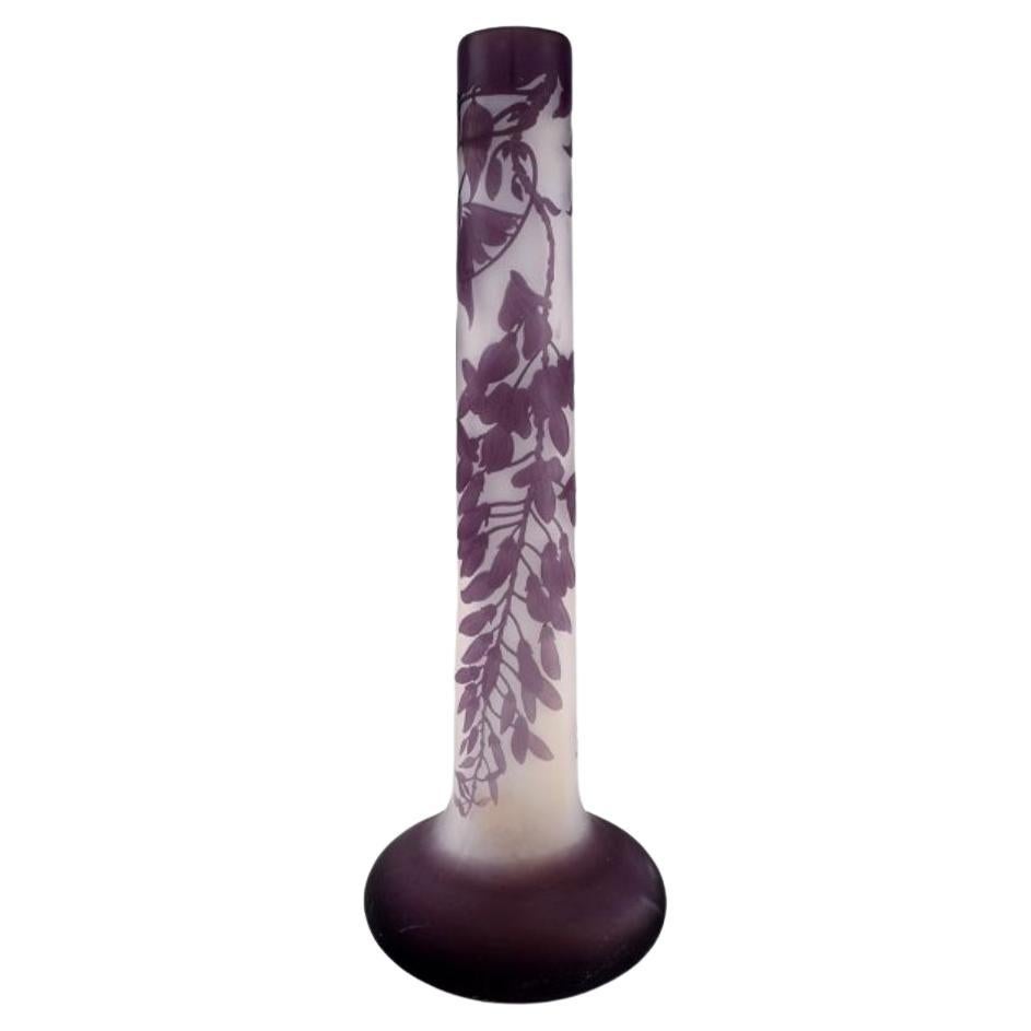 Colossal vase ancien Emile Gallé en verre d'art dépoli et violet, vers 1920 en vente