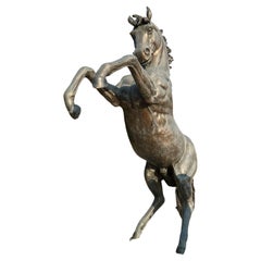 Sculpture colossale en bronze en train d'élever un cheval - 300 cm d'art majestueux