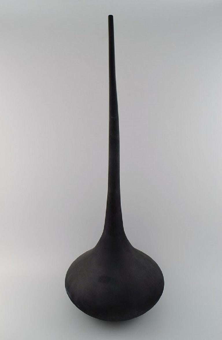 Colossal drop-shaped Murano vase in matt black mouth-blown art glass. 
Limited edition 36/300. Italian design, late 20th century.
Measures: 80 x 30 cm.
In excellent condition.
Signed and numbered.