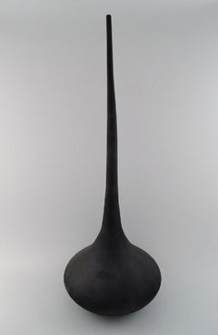 Colossale vaso di Murano a forma di goccia in vetro artistico soffiato a bocca nero opaco.