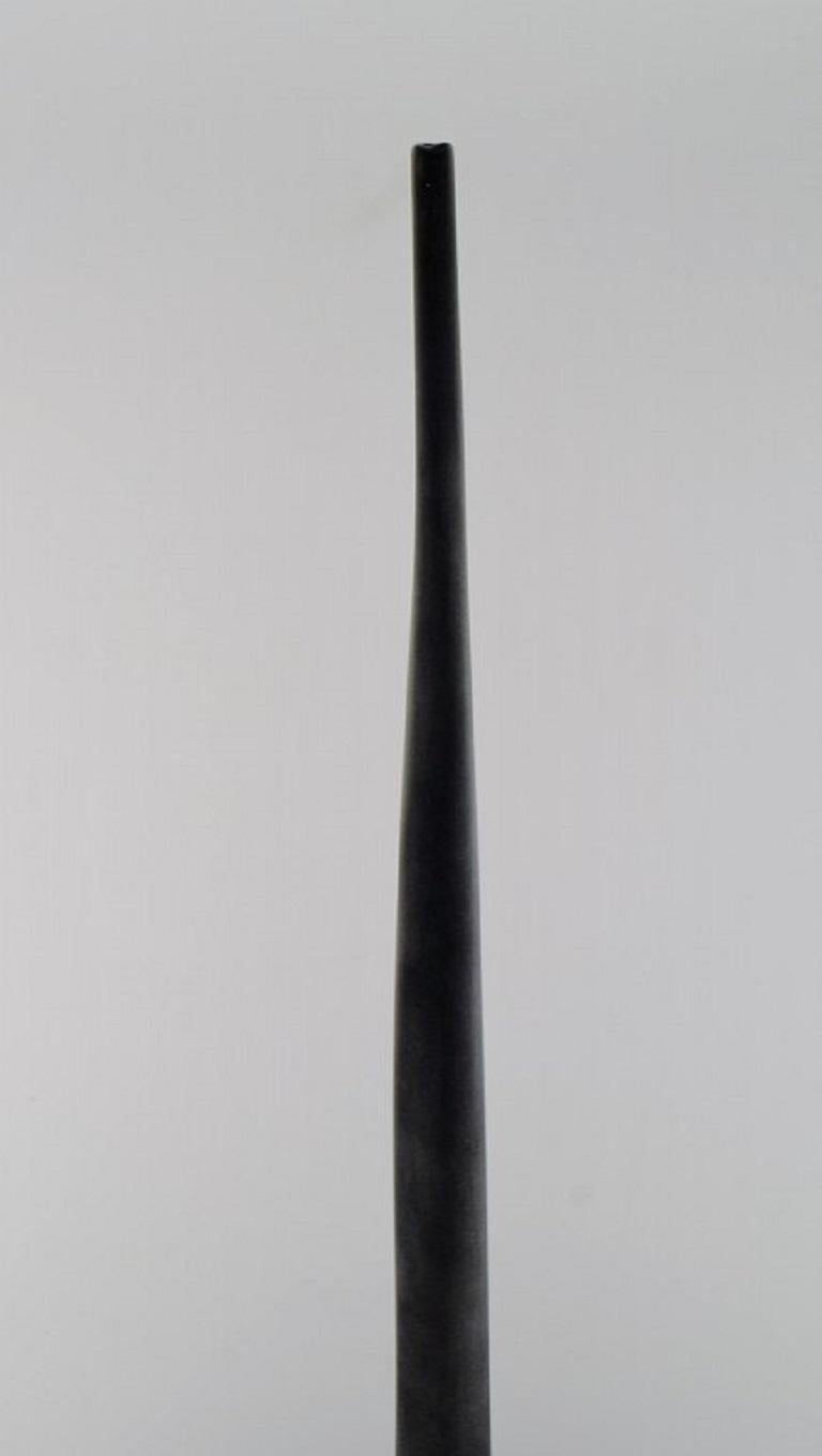 Colossal drop-shaped Murano vase in matt black mouth-blown art glass. In Excellent Condition For Sale In Copenhagen, DK