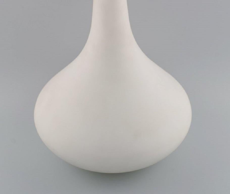 Colossal Drop-Shaped Murano Vase in Matt White Mouth-Blown Art Glass For Sale 1