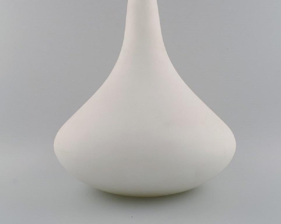 Colossal Drop-Shaped Murano Vase in Matt White Mouth-Blown Art Glass For Sale 2