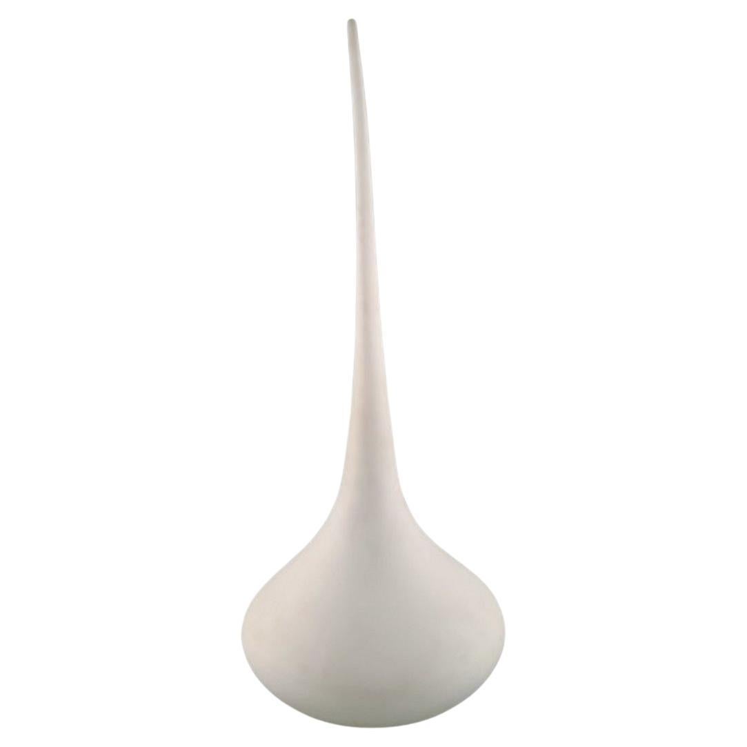 Vaso di Murano colossale a forma di goccia in vetro artistico soffiato a bocca bianco opaco