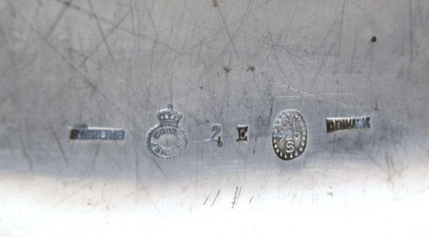Colossal Georg Jensen Blossom Serving Tray in Hammered Sterling Silver In Excellent Condition In København, Copenhagen