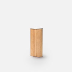 Mesa auxiliar Colossal I de una pata en aluminio y madera de fresno by Medium Small