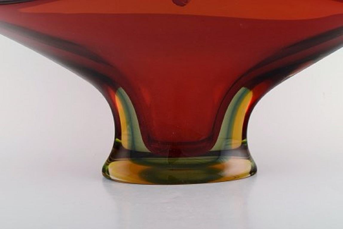 Colossal Murano vase in mouth-blown art glass, 1960s-1970s.
Measures: 56 x 20 cm.
In very good condition.
Sticker.