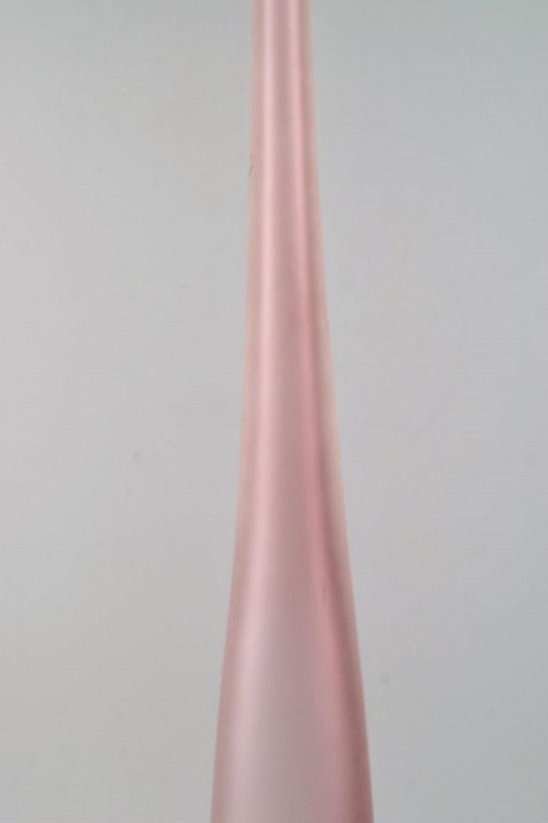 20ième siècle Vase Colossal de Murano en verre d'art soufflé à la bouche en rose et givré en vente