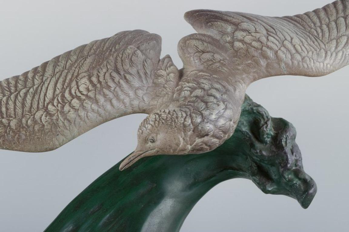 Colossal-Skulptur nach Henry Lechesne. Vogel mit ausgestreckten Flügeln (Französisch) im Angebot