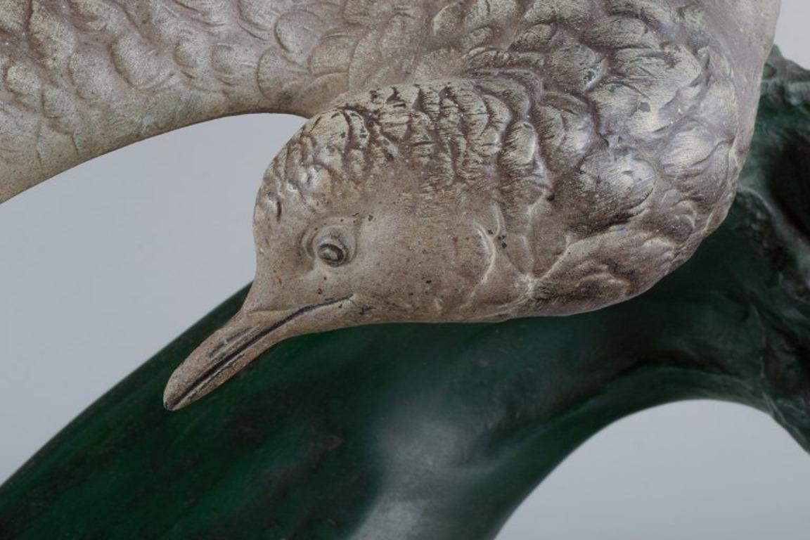 Colossal-Skulptur nach Henry Lechesne. Vogel mit ausgestreckten Flügeln (Patiniert) im Angebot
