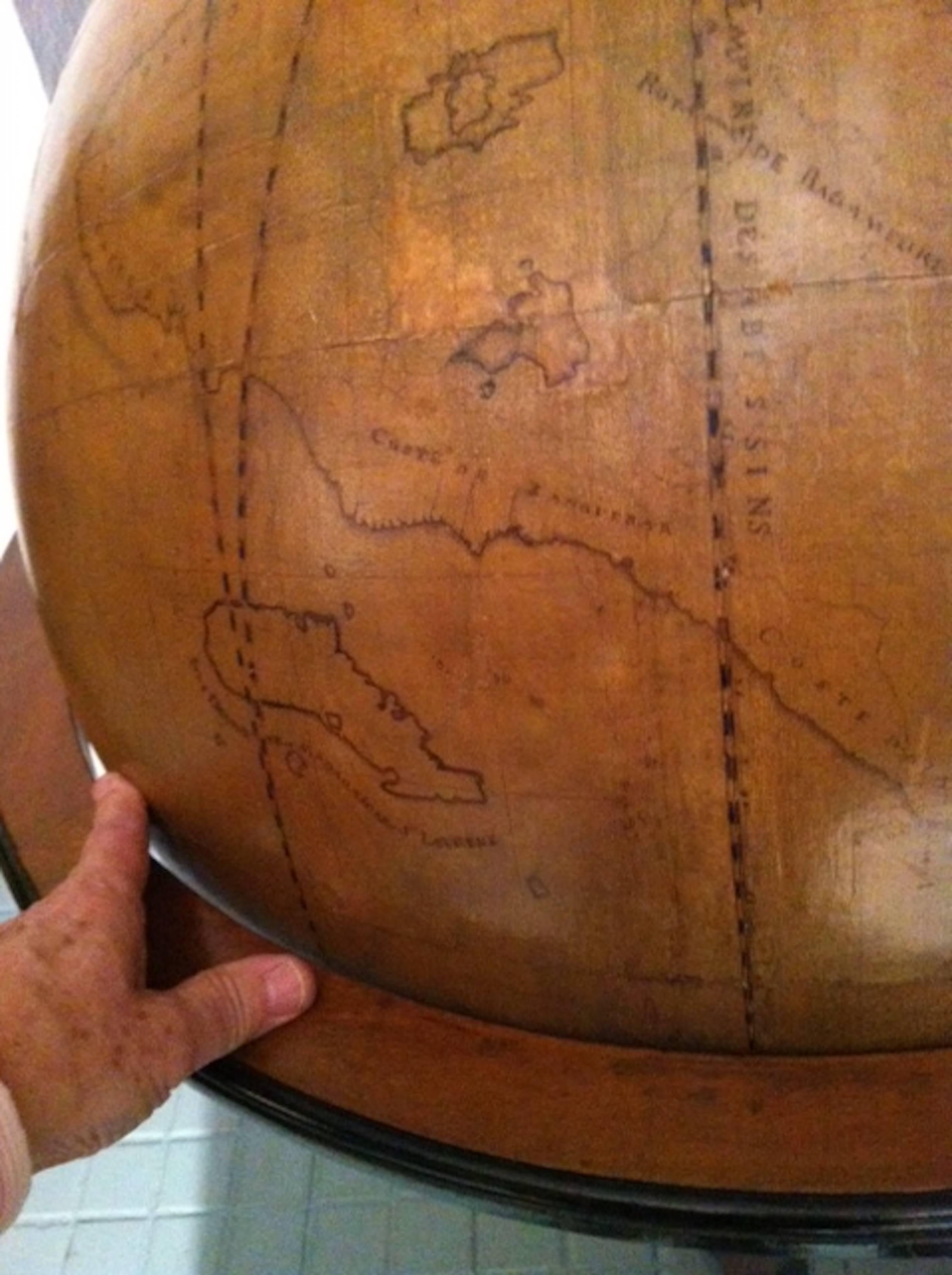Colossal Terrestrian Globe Hand Painted, French, First Half of the 18th Century In Good Condition For Sale In Saint-Ouen, FR