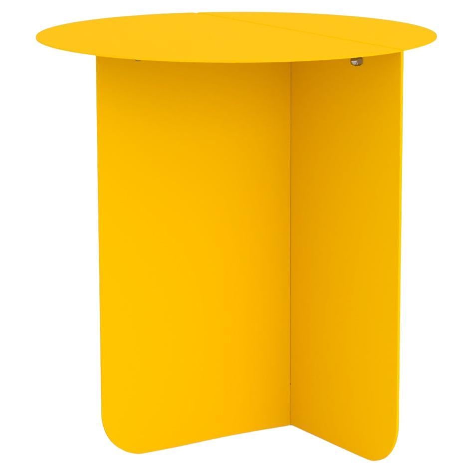 La couleur, un café moderne  Table d'appoint Ral 1023, jaune circulation, par BAS VELLEKOOP