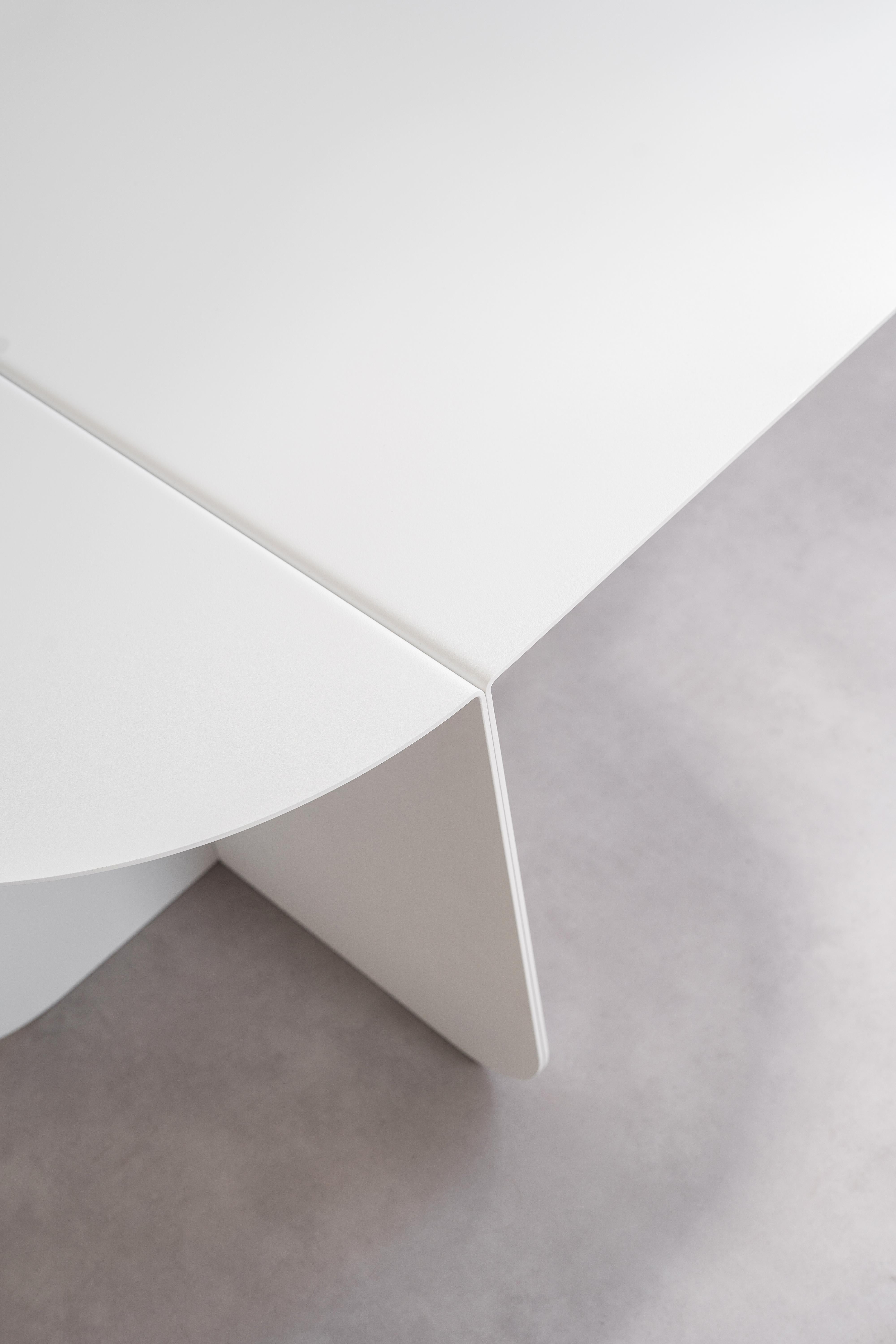 Aluminium Couleur, table basse ovale moderne, Ral 1001 - Beige, par Bas Vellekoop en vente