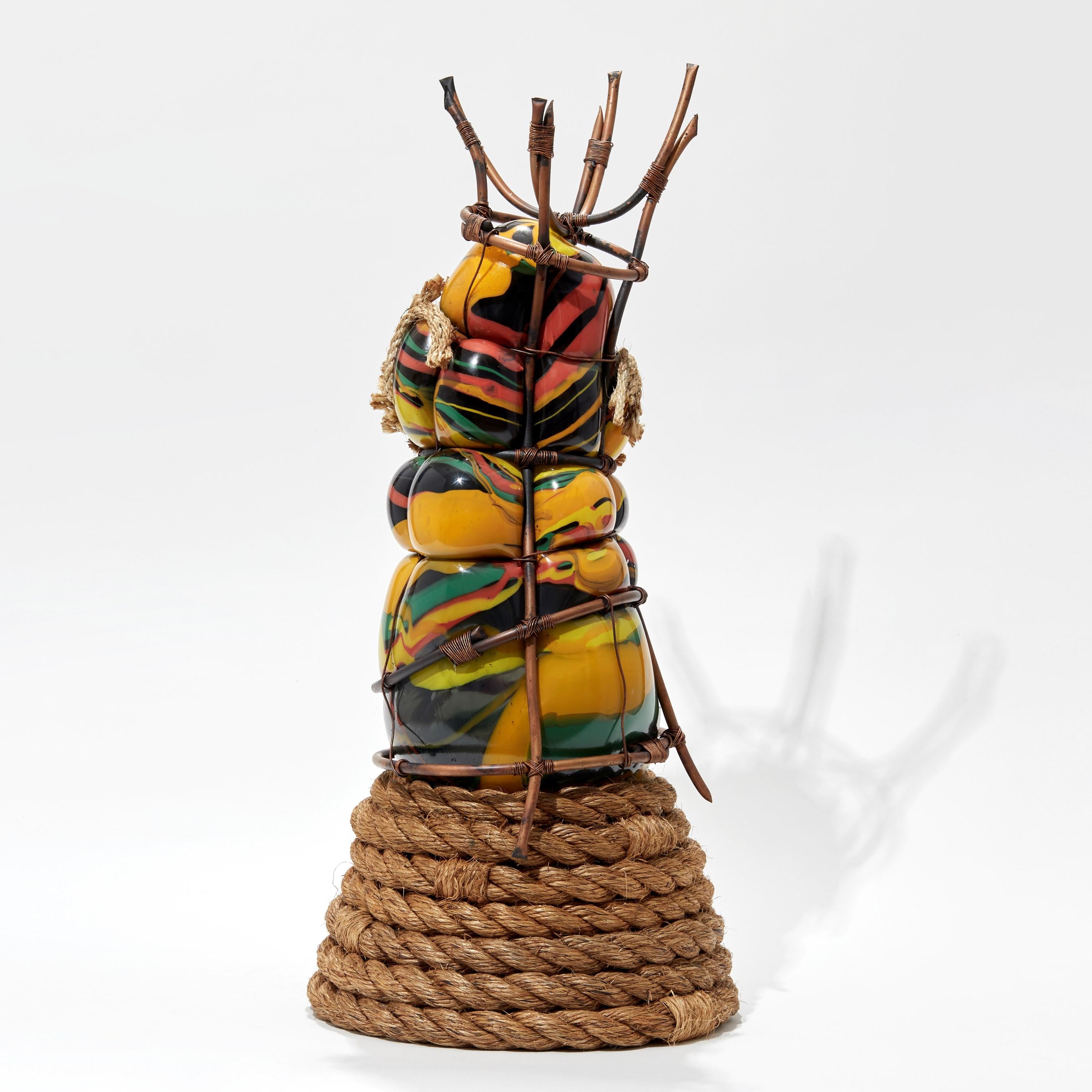 Britannico Colour-Blind The King, una scultura in vetro e tecnica mista di Chris Day in vendita