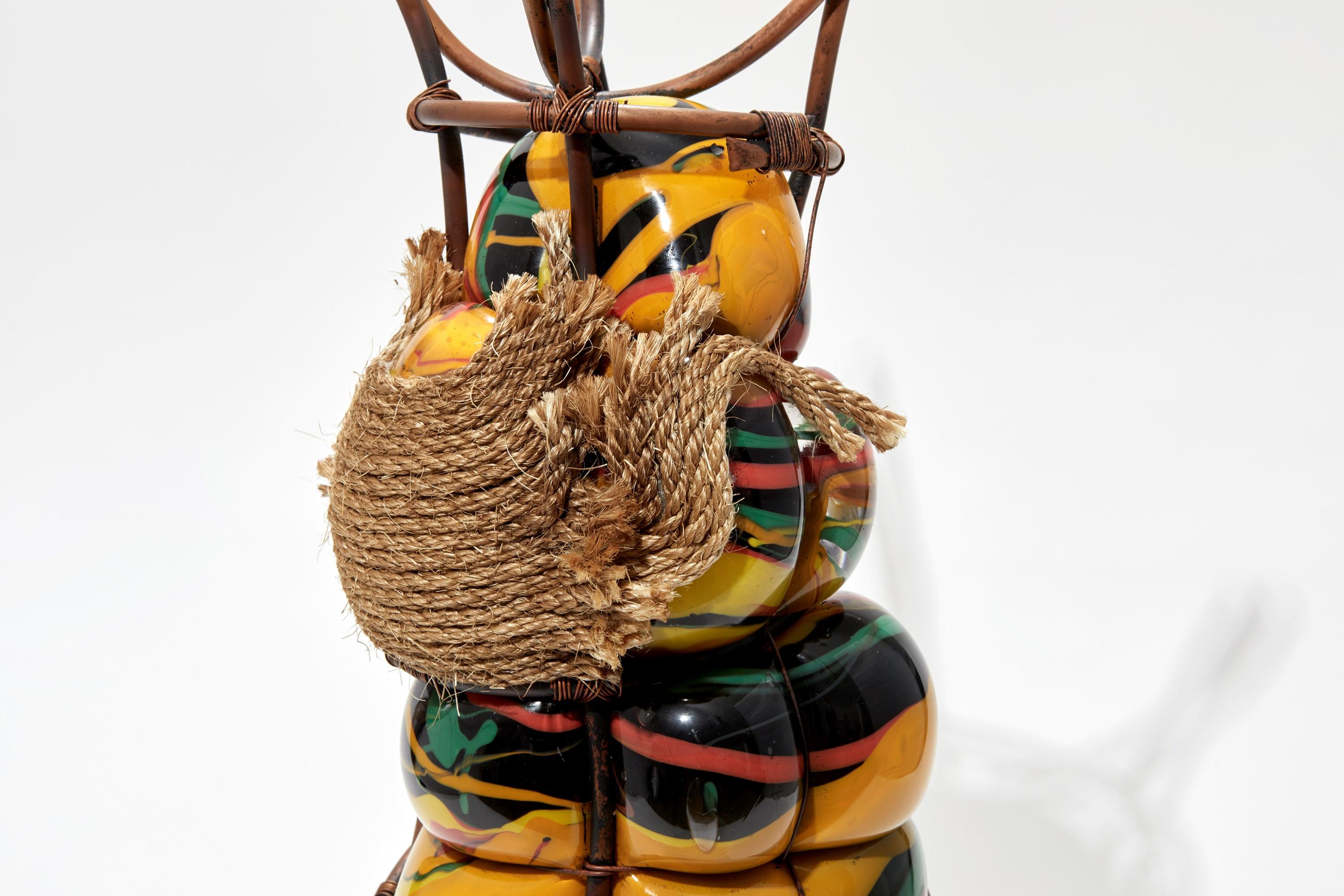 XXI secolo e contemporaneo Colour-Blind The King, una scultura in vetro e tecnica mista di Chris Day in vendita