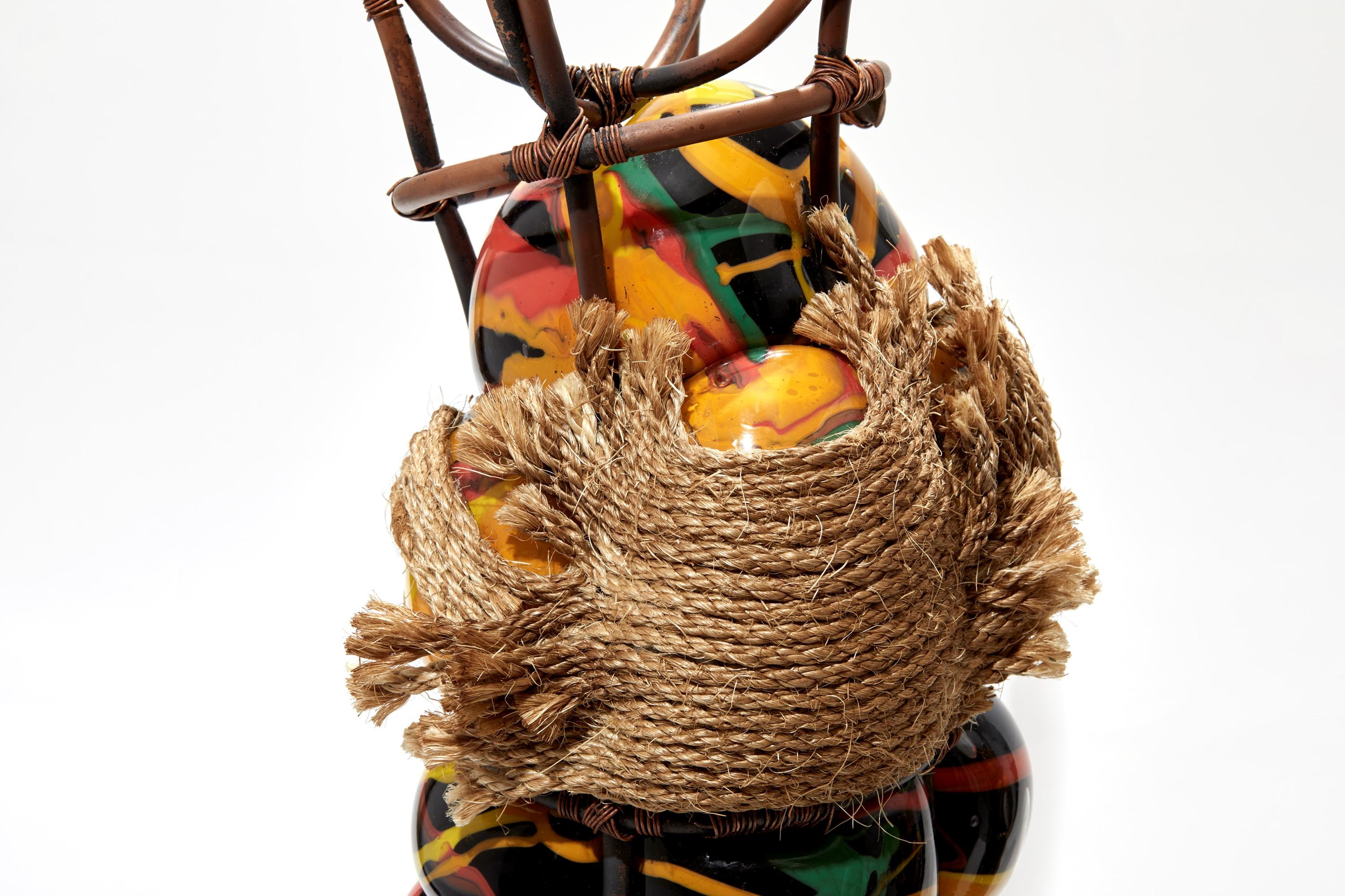 Rame Colour-Blind The King, una scultura in vetro e tecnica mista di Chris Day in vendita