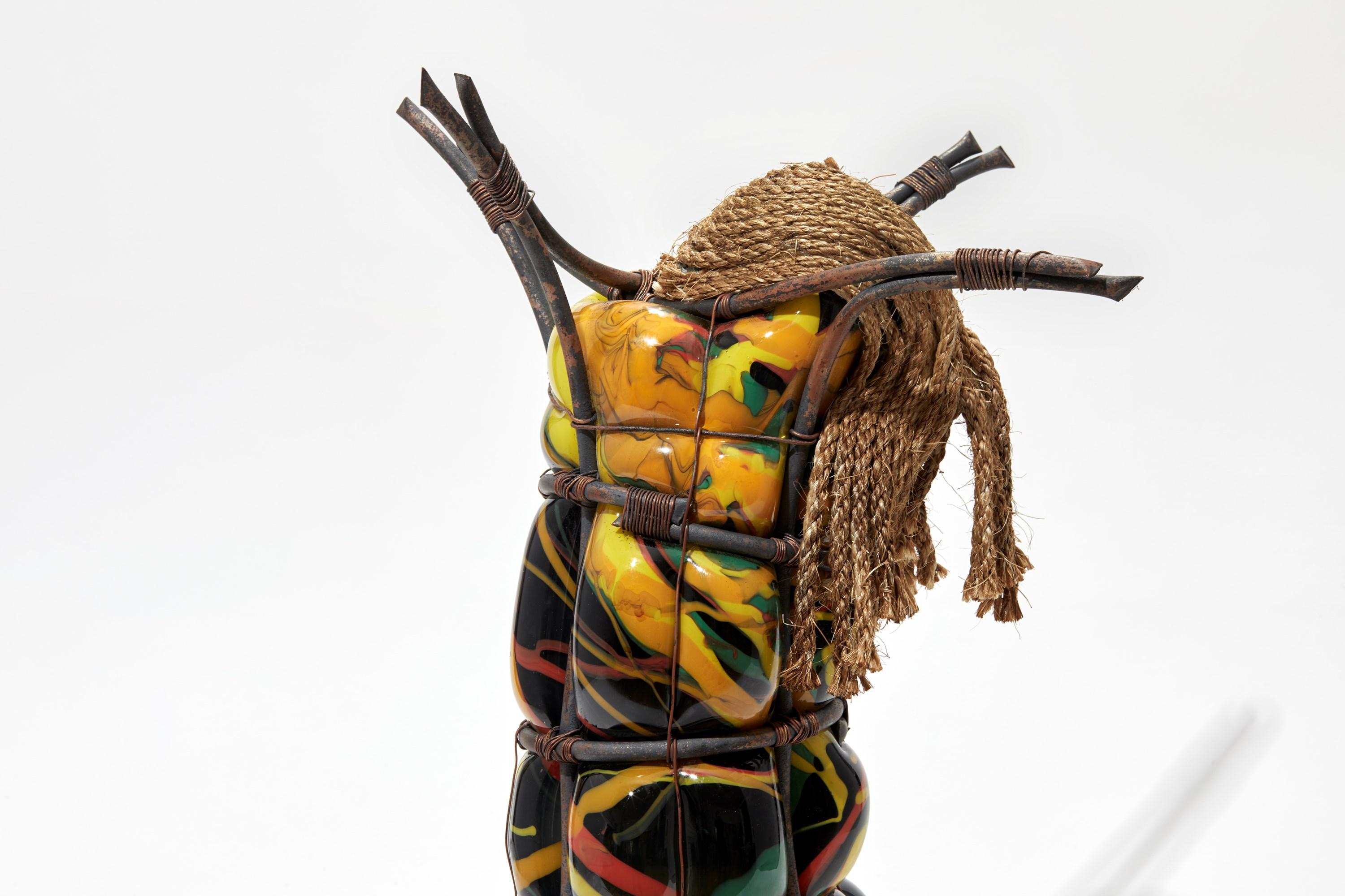 La reina daltónica, escultura de vidrio y técnica mixta de Chris Day en Nuevo estado para la venta en London, GB