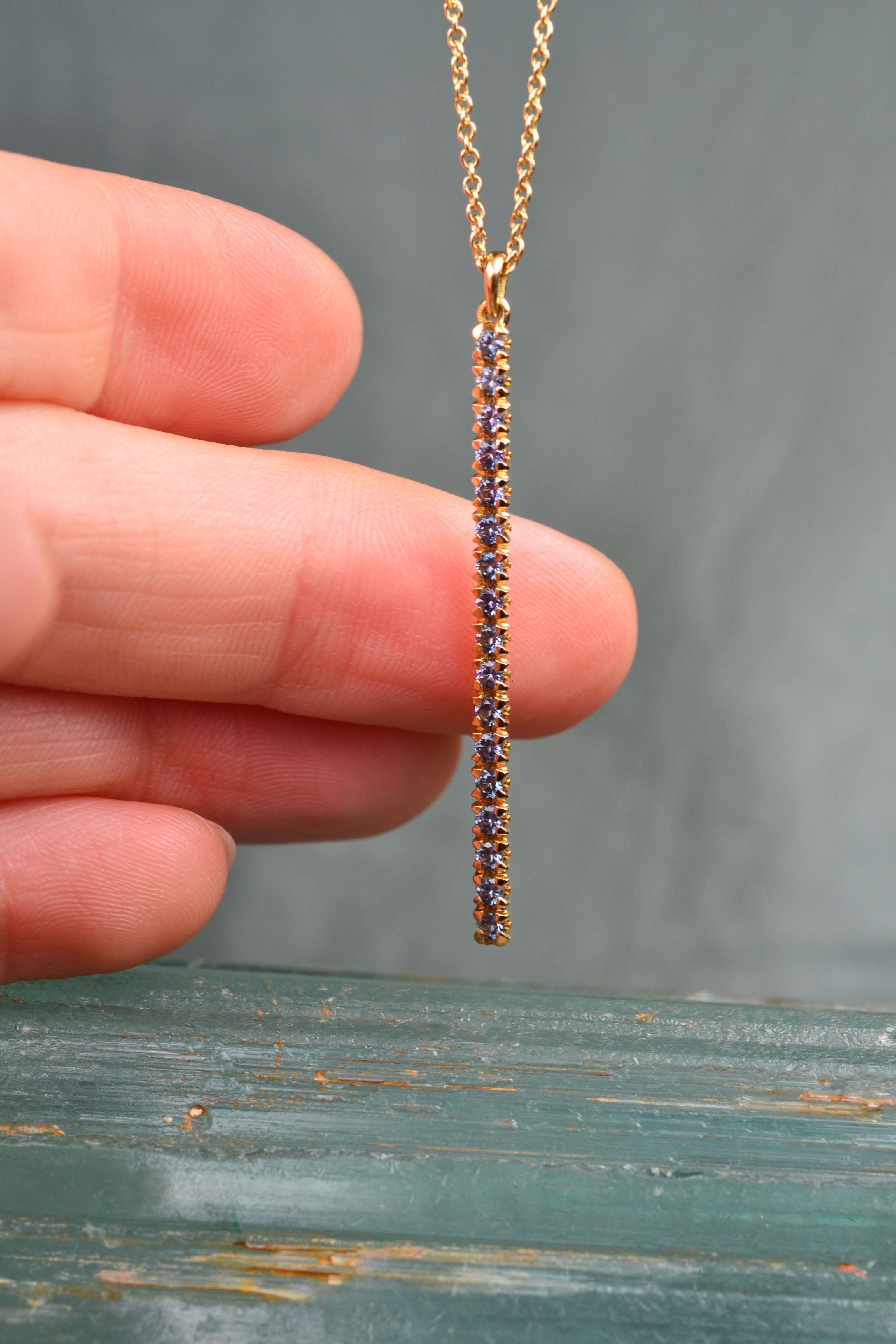 Dazzling 18k yellow gold long greenish-blue colour change garnet pendant from our Blossom collection. Perfect to add a splash of colour to your day and outfit. For a minimal look, you can wear it solo or together with our Blossom earring studs and