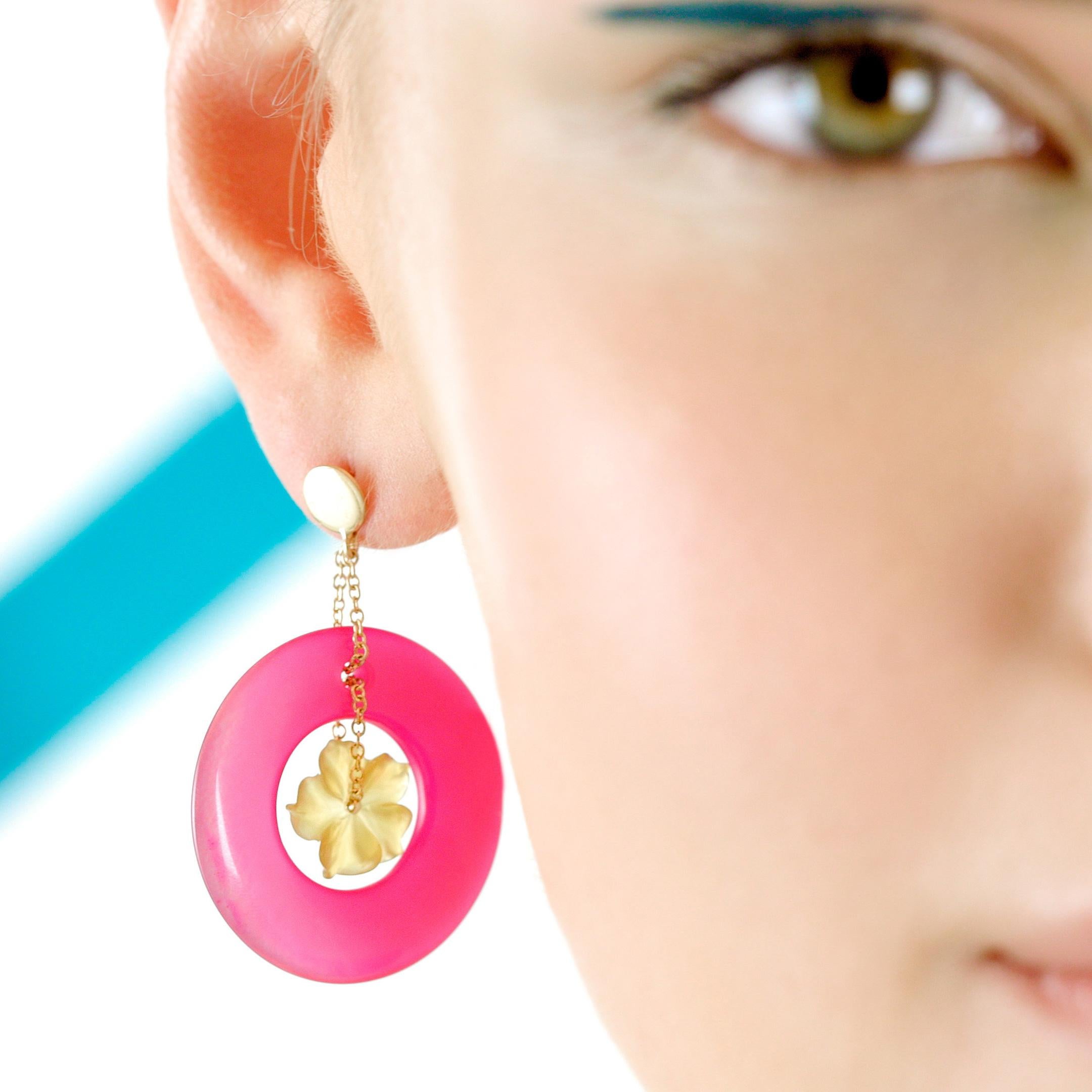 Cocktail-Spring-Ohrringe aus 18 Karat Gelbgold mit farbiger Achatblume von Intini Jewels im Angebot 4