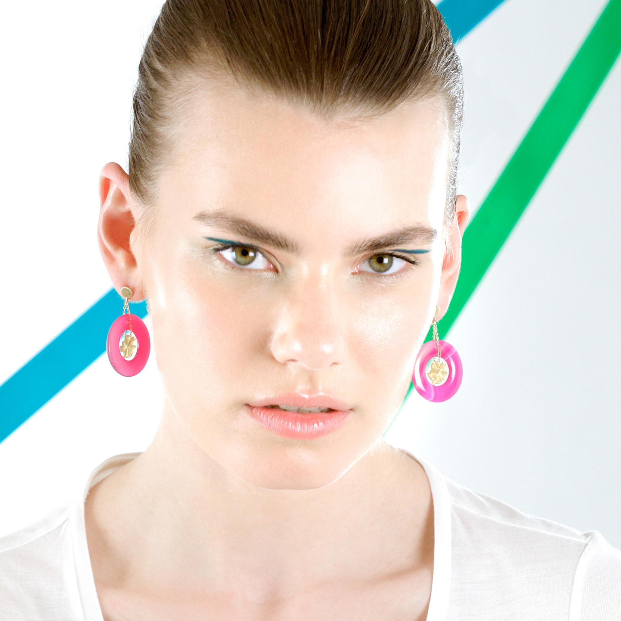 Cocktail-Spring-Ohrringe aus 18 Karat Gelbgold mit farbiger Achatblume von Intini Jewels im Angebot 12