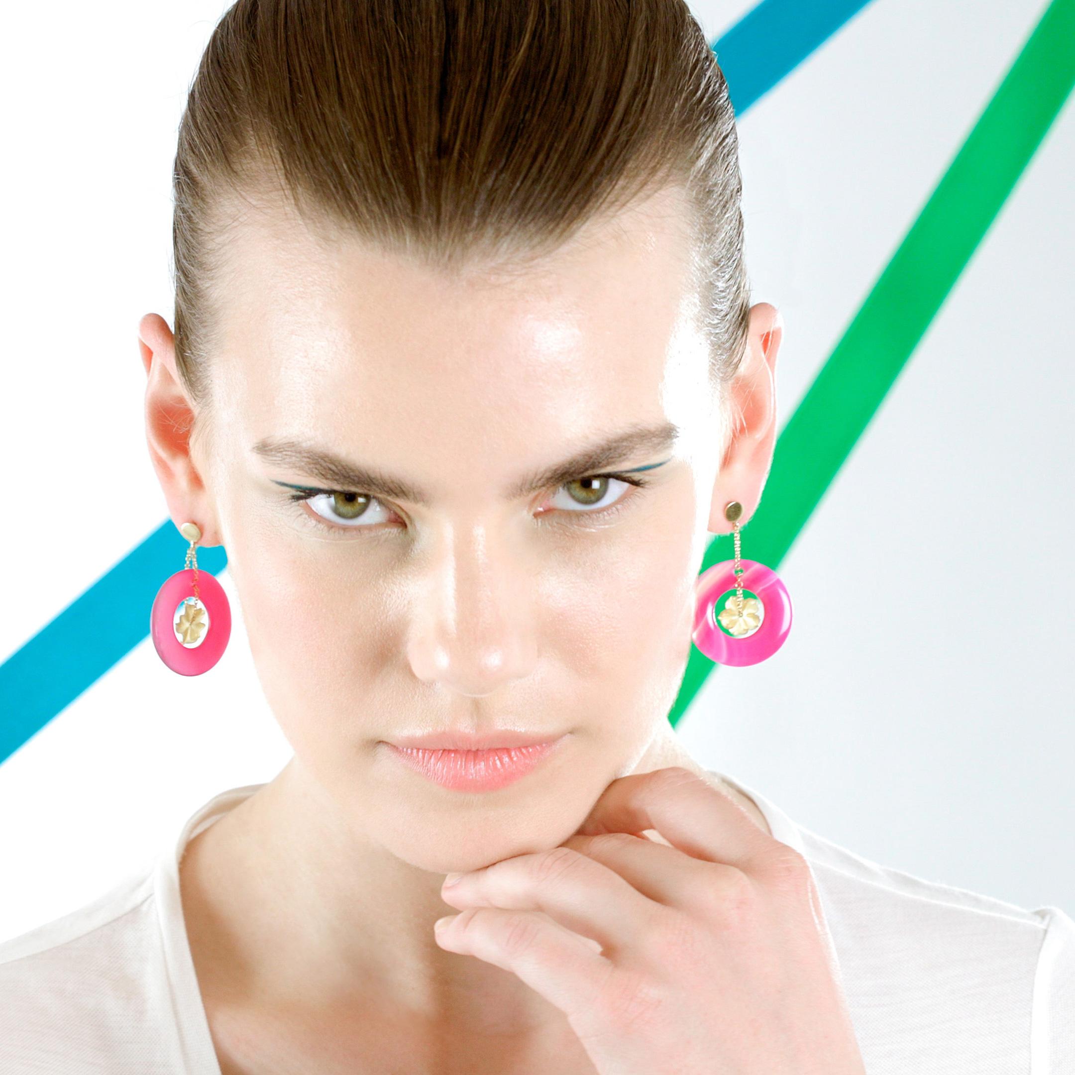 Cocktail-Spring-Ohrringe aus 18 Karat Gelbgold mit farbiger Achatblume von Intini Jewels im Angebot 13