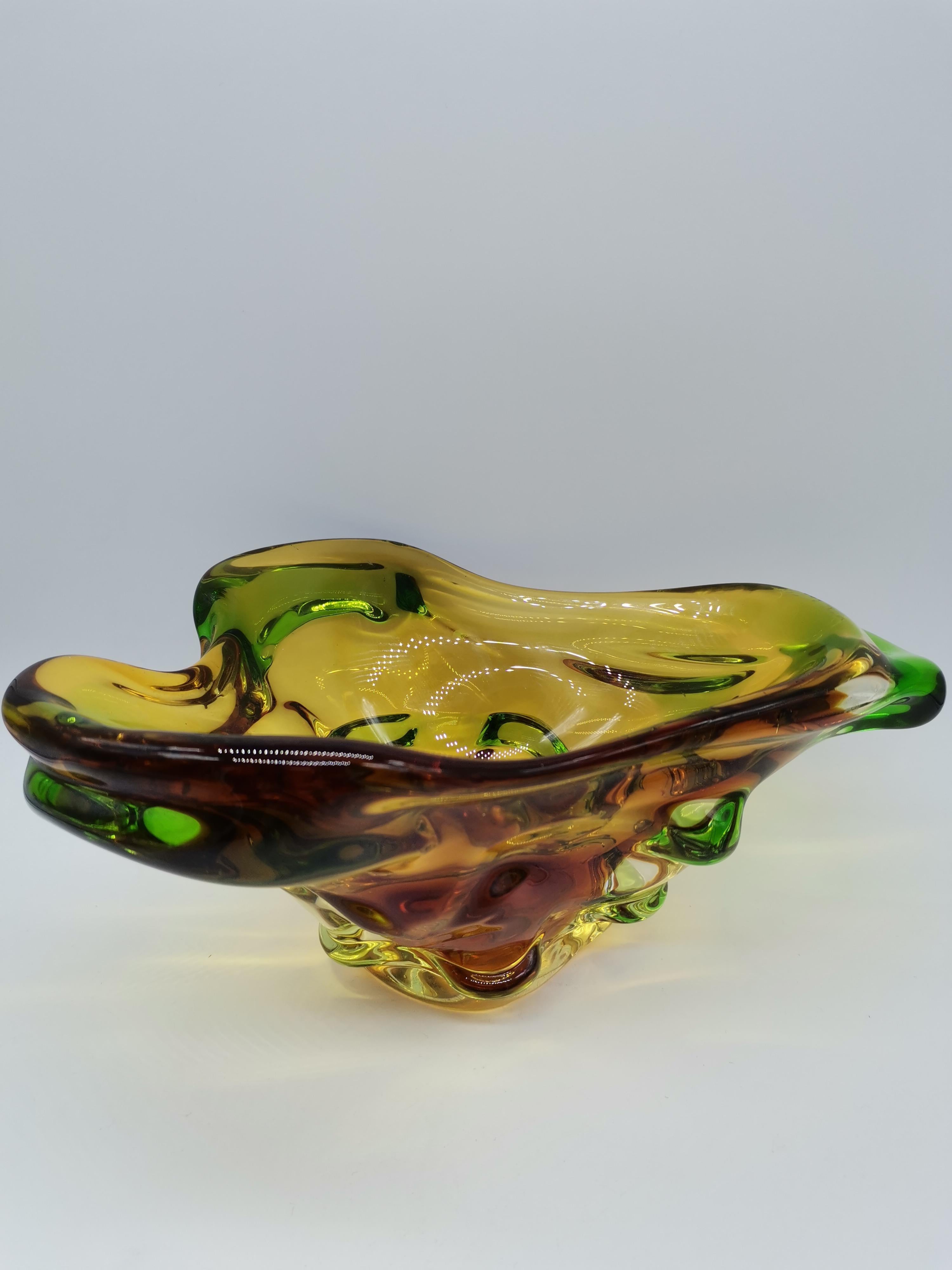 A coloured bowl made of murano glass can also be used as an ashtray.