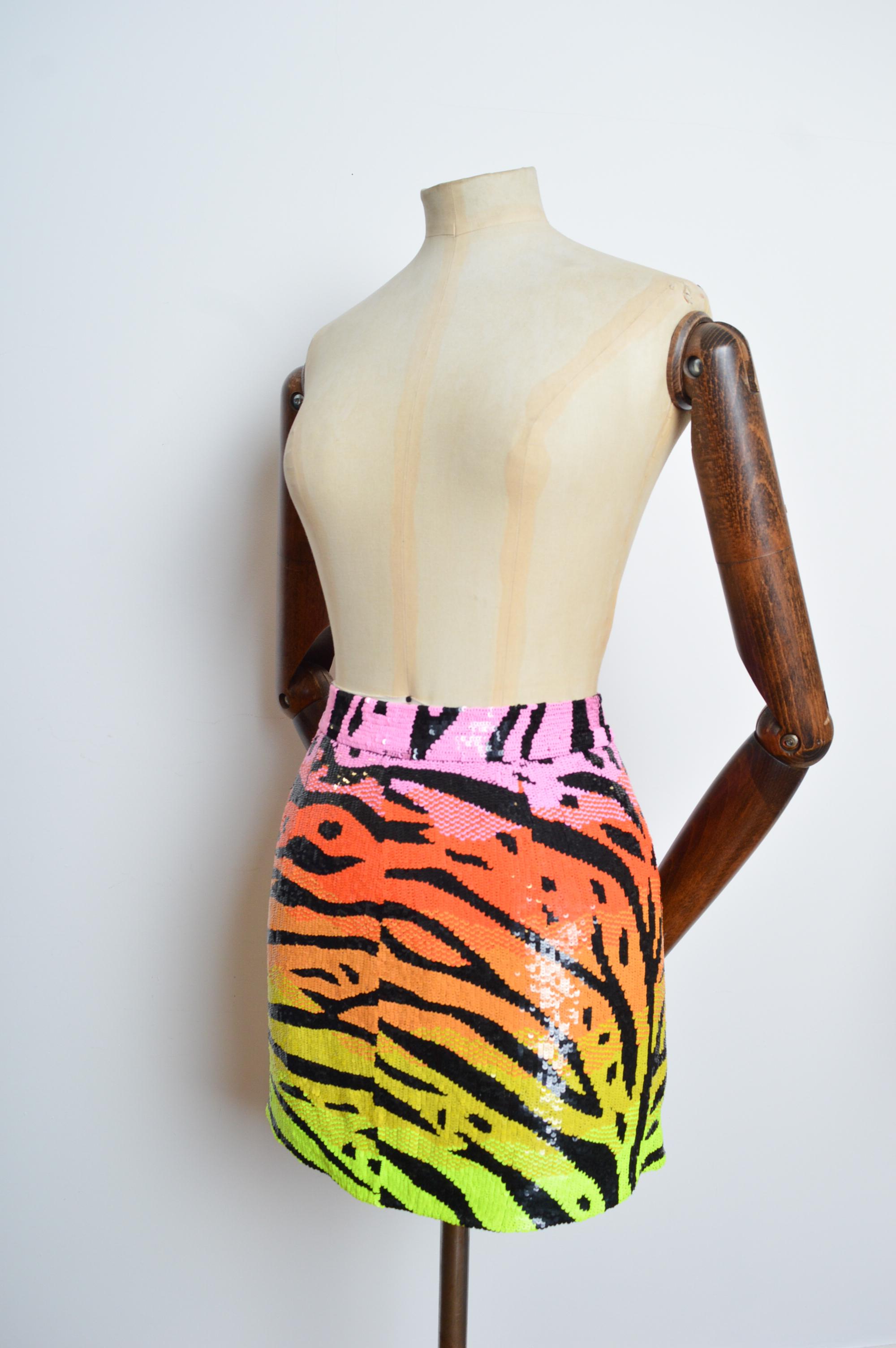 Minigonna colorata a righe tigrate ASHISH Sequin Sunset Ombré in vendita 1