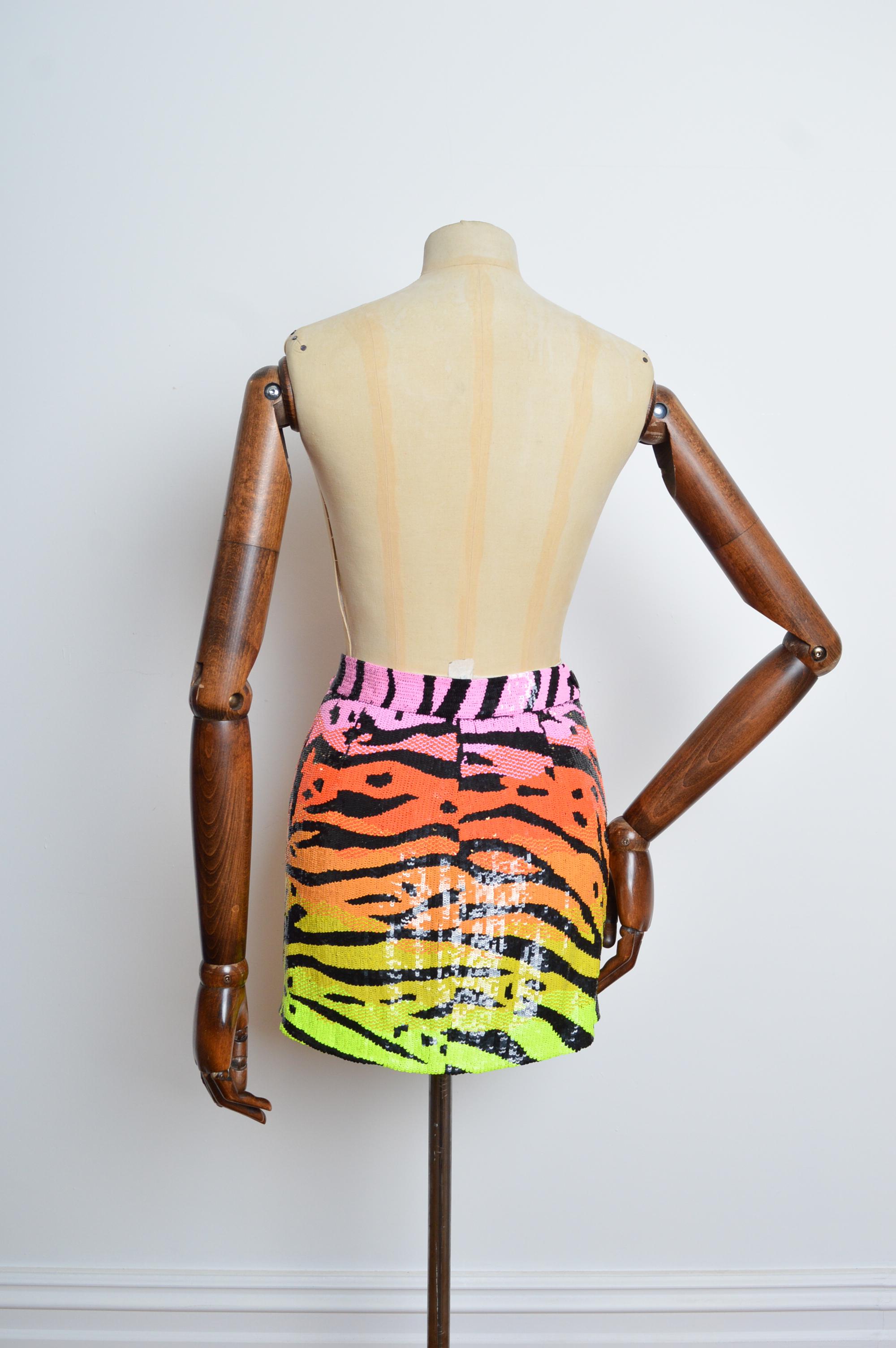Minigonna colorata a righe tigrate ASHISH Sequin Sunset Ombré in vendita 4