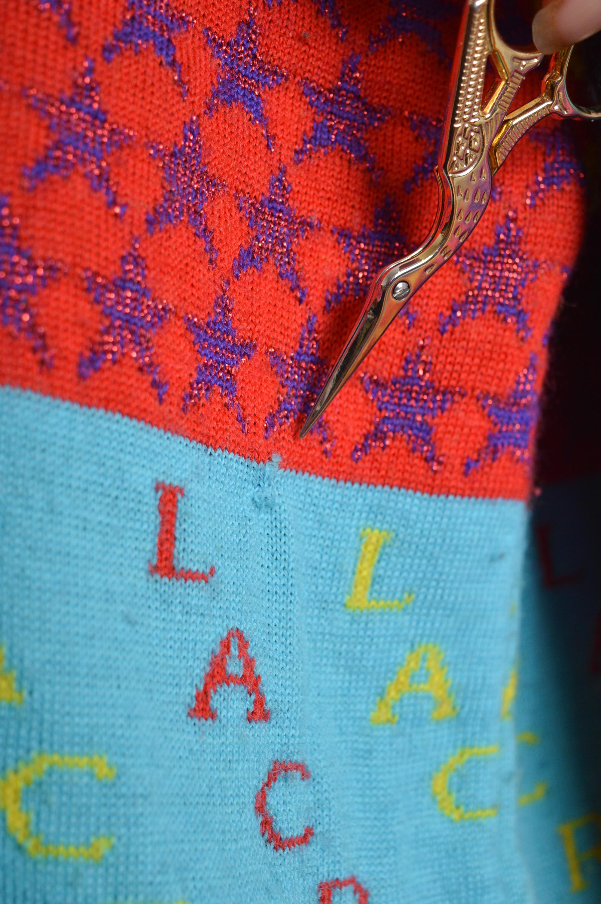 Pull coloré Christian Lacroix des années 1990 en maille arc-en-ciel intense - Pull en laine en vente 9