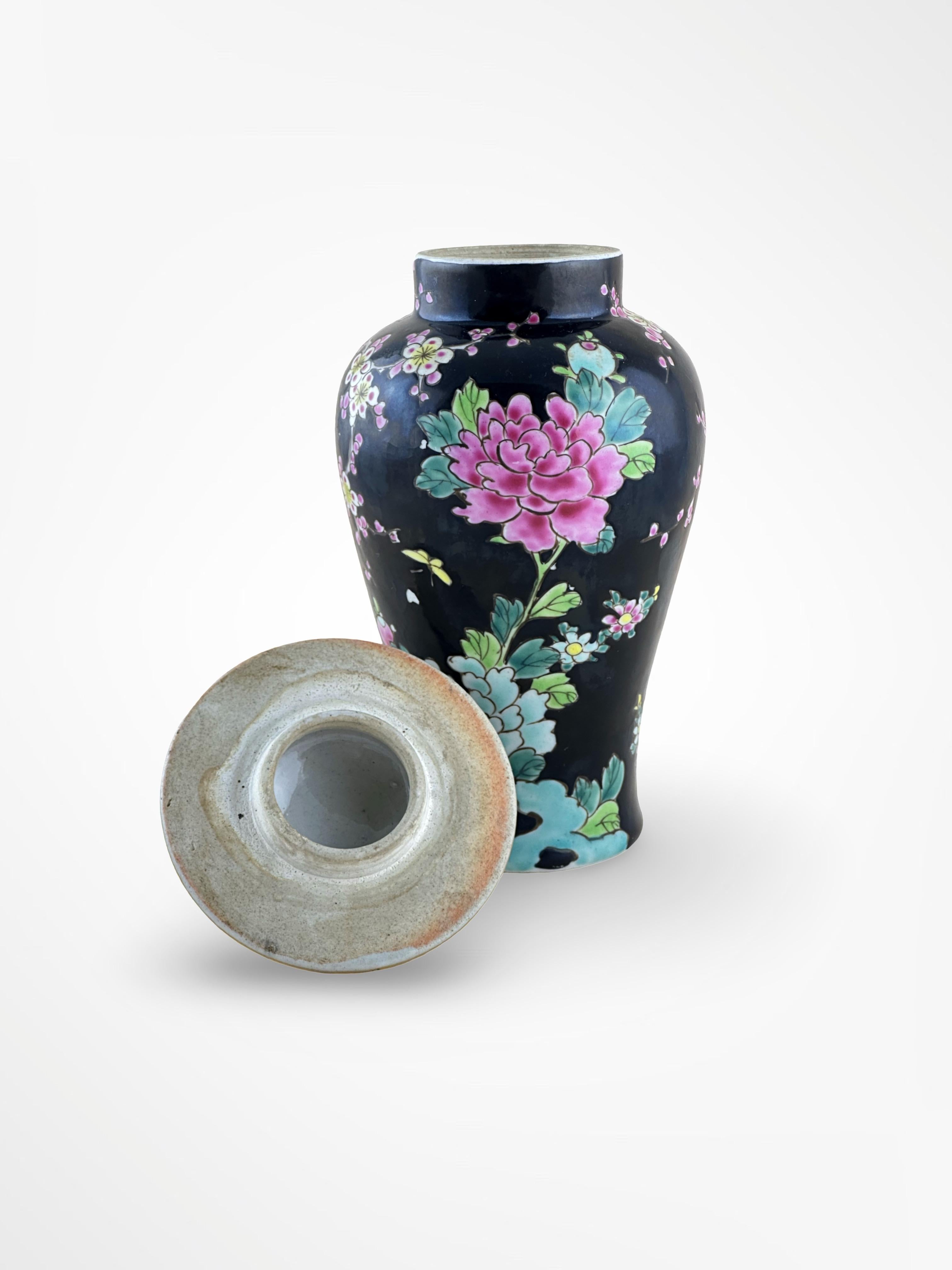 Colourful Famille Noire Japanese Meiji Period Temple Jar - Yamatoku Kiln For Sale 1