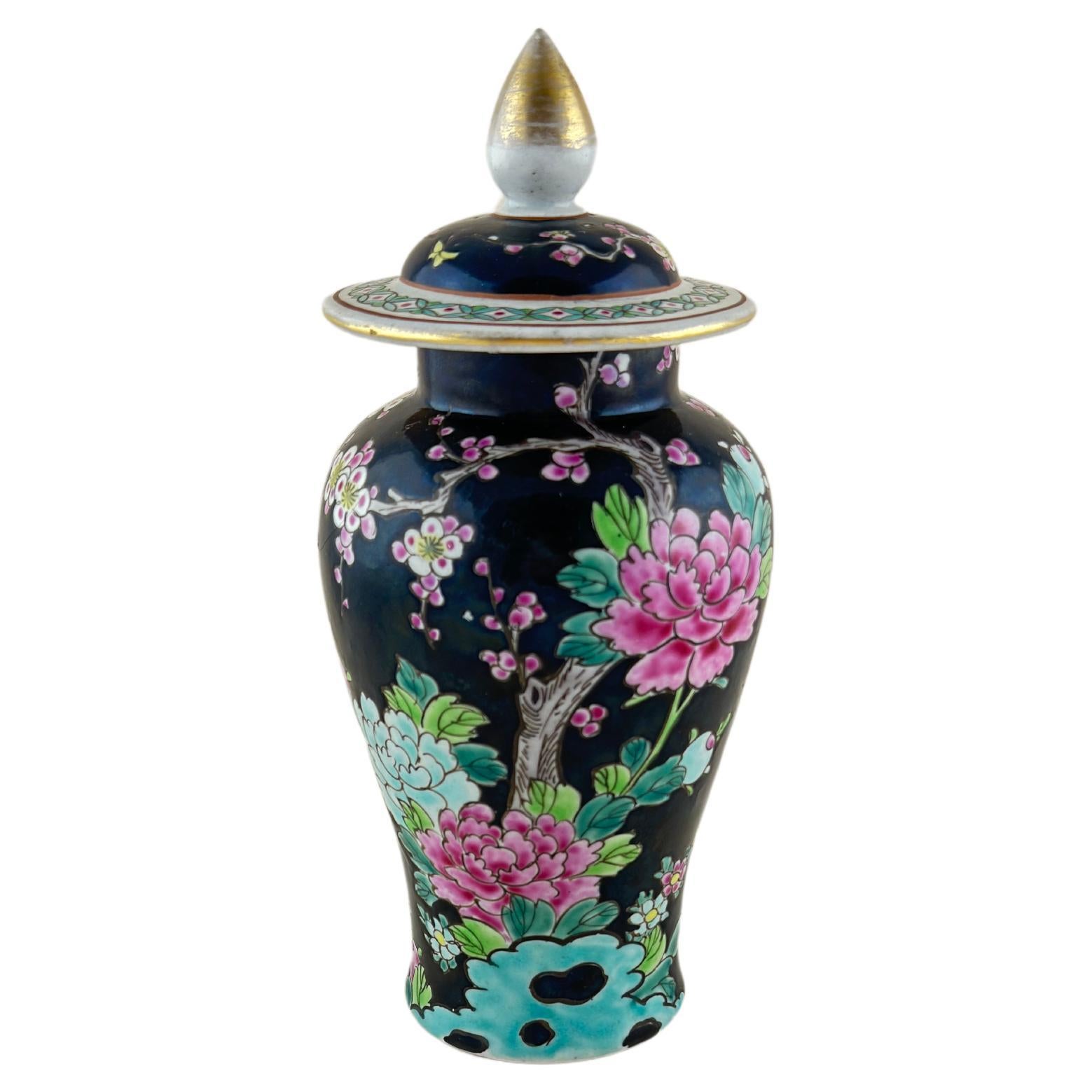Colourful Famille Noire Japanese Meiji Period Temple Jar - Yamatoku Kiln For Sale