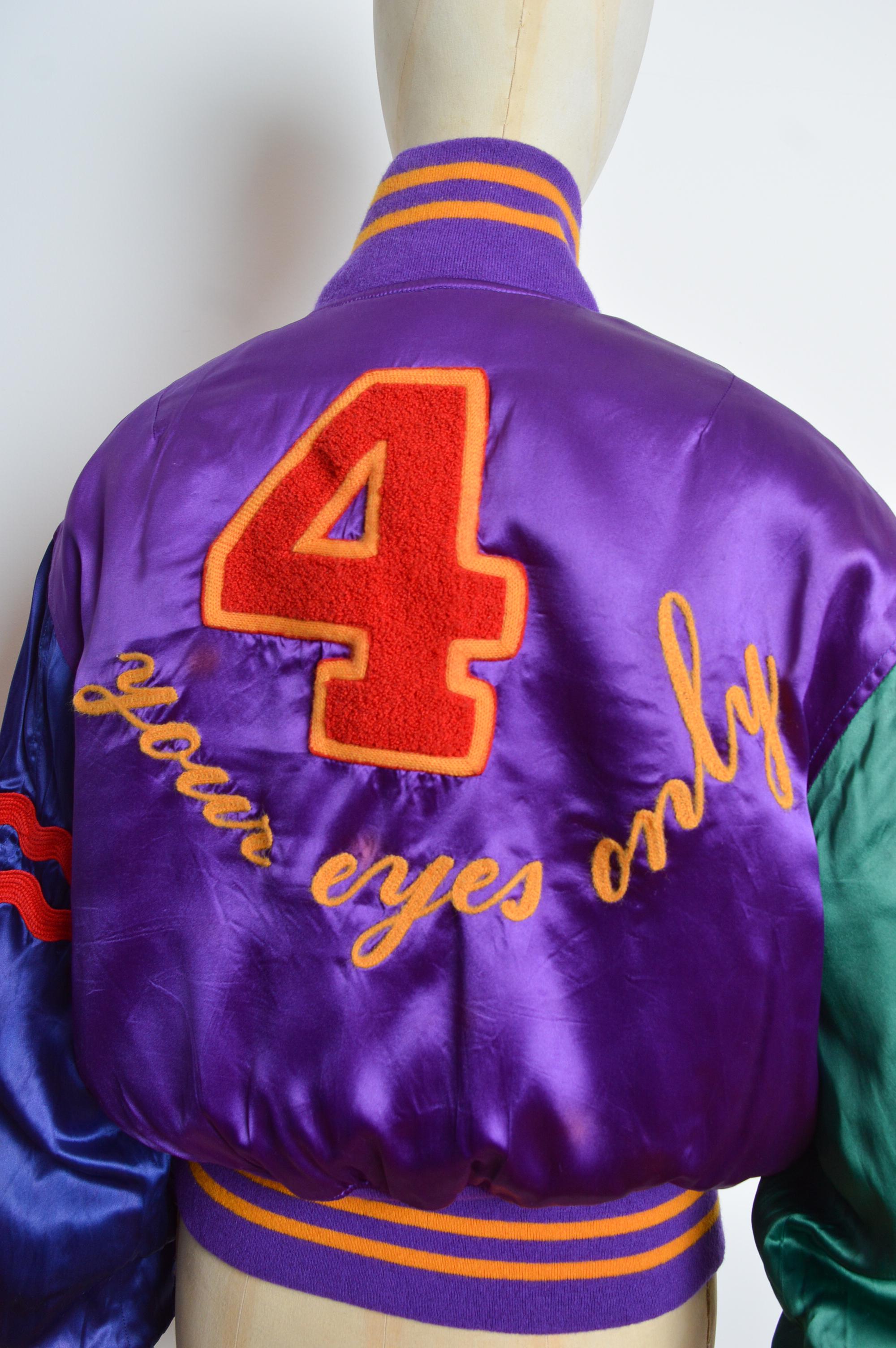Bomber cropped in raso colorato 'LOVE IS IN THE AIR' anni '90 di Moschino in vendita 7