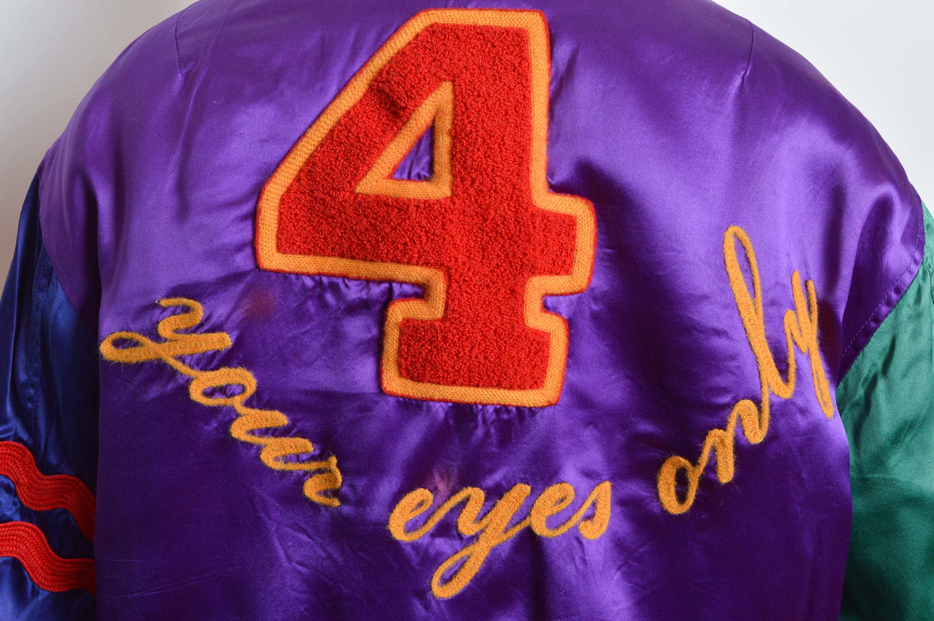 Bomber cropped in raso colorato 'LOVE IS IN THE AIR' anni '90 di Moschino in vendita 8