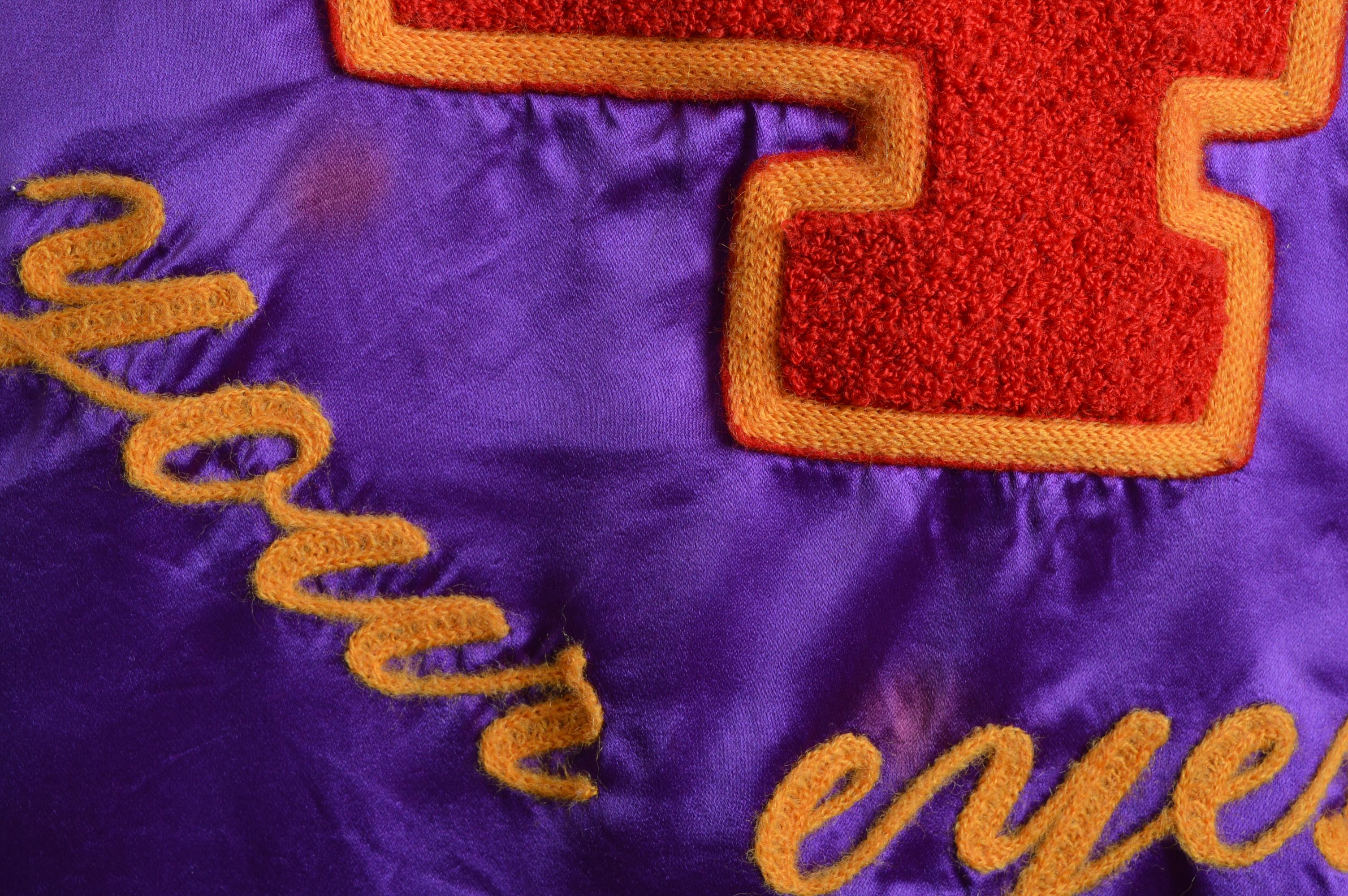Bomber cropped in raso colorato 'LOVE IS IN THE AIR' anni '90 di Moschino in vendita 9